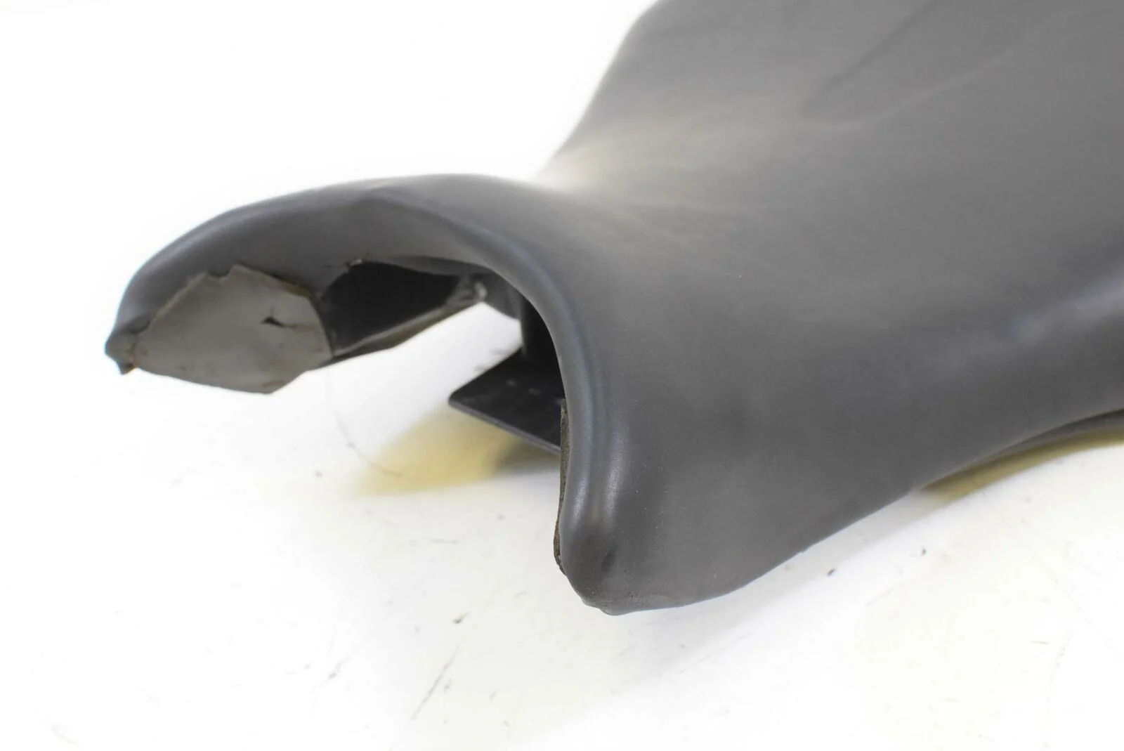 2009 Triumph Daytona 675 Front Rider Driver Seat Saddle T2306402 - Image 9