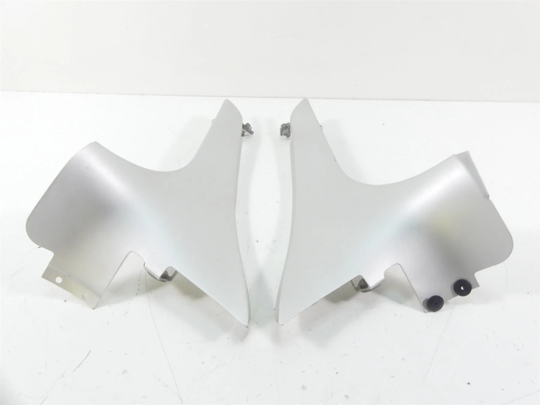 2009 Victory Vision Tour Between Leg Side Cover Fairing Set  5438167 5438168 - Image 2
