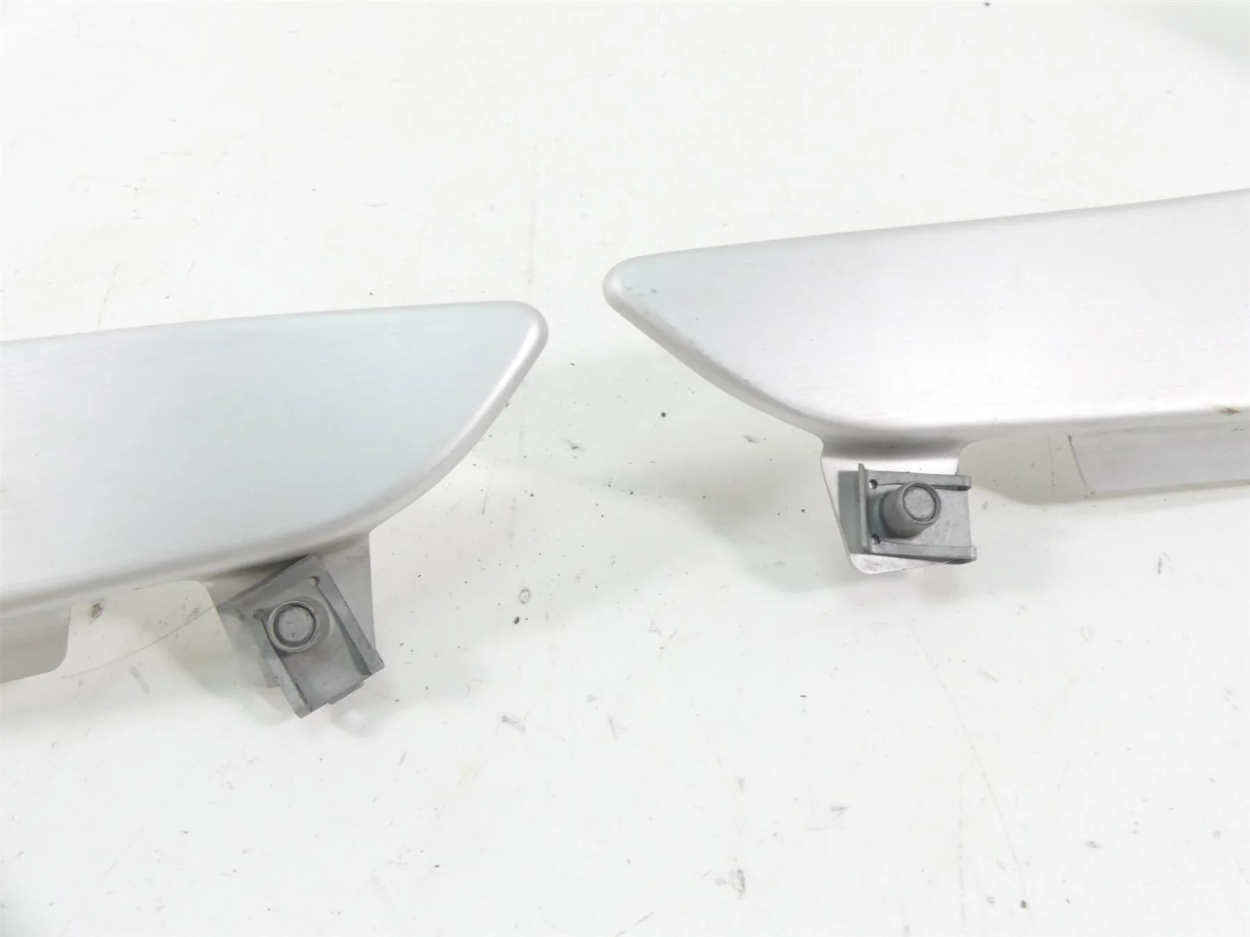 2009 Victory Vision Tour Between Leg Side Cover Fairing Set  5438167 5438168 - Image 7