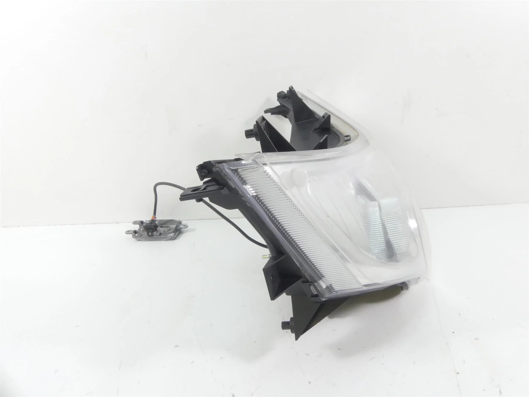 2009 Victory Vision Tour Headlight Head Light Lamp Lens & Module 5856220 2410971 - Image 3