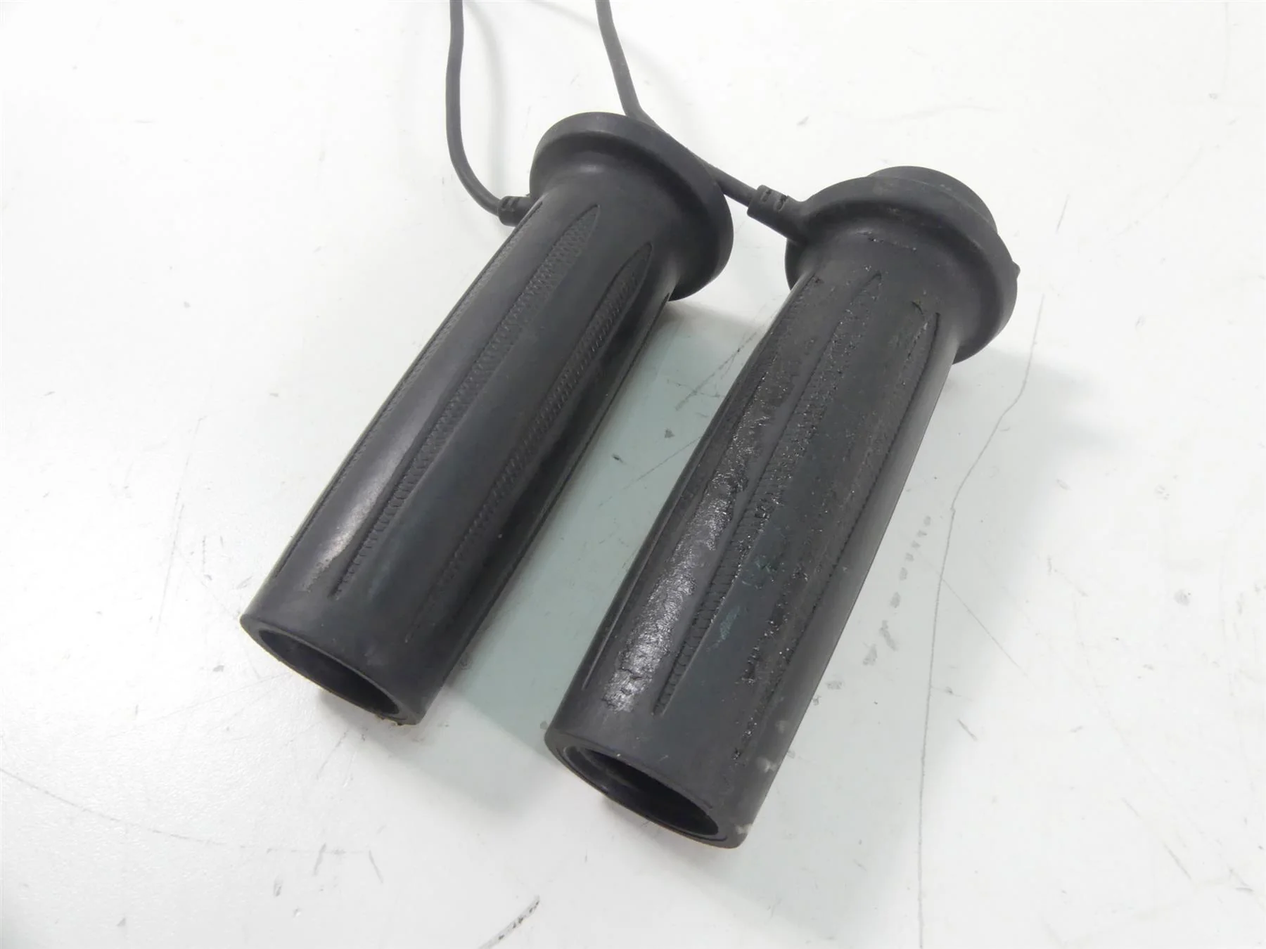 2009 Victory Vision Tour Left Right Heated Grip Set 5413494 5413493 - Image 2