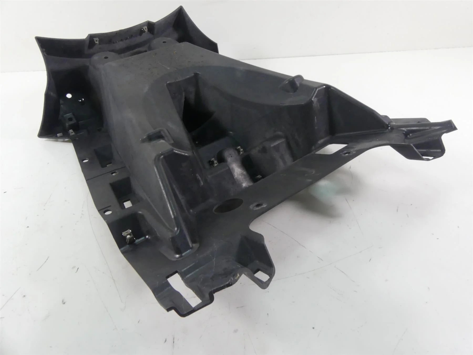 2009 Victory Vision Tour Rear Inner Fender Main Support 5437132 - Image 6