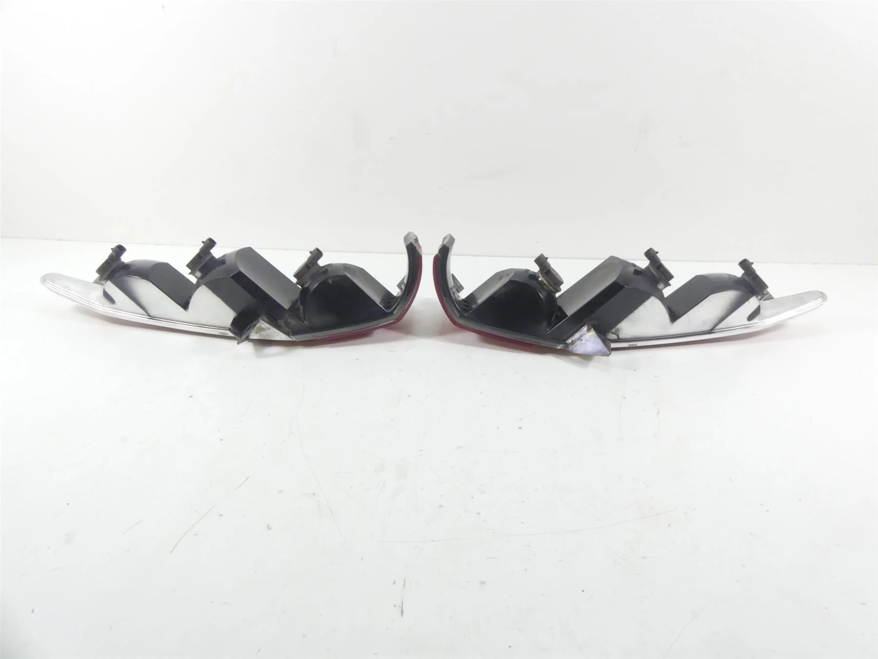 2009 Victory Vision Tour Taillight Tail Light Lamp Set 5856290 5856280 - Image 3
