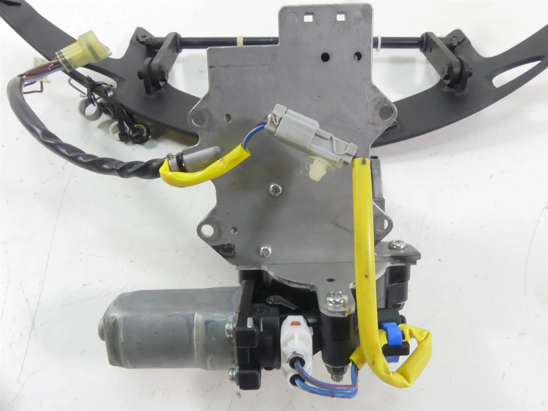 2009 Victory Vision Tour Windshield Motor + Mount Hardware 5135781 4011815 - Image 11