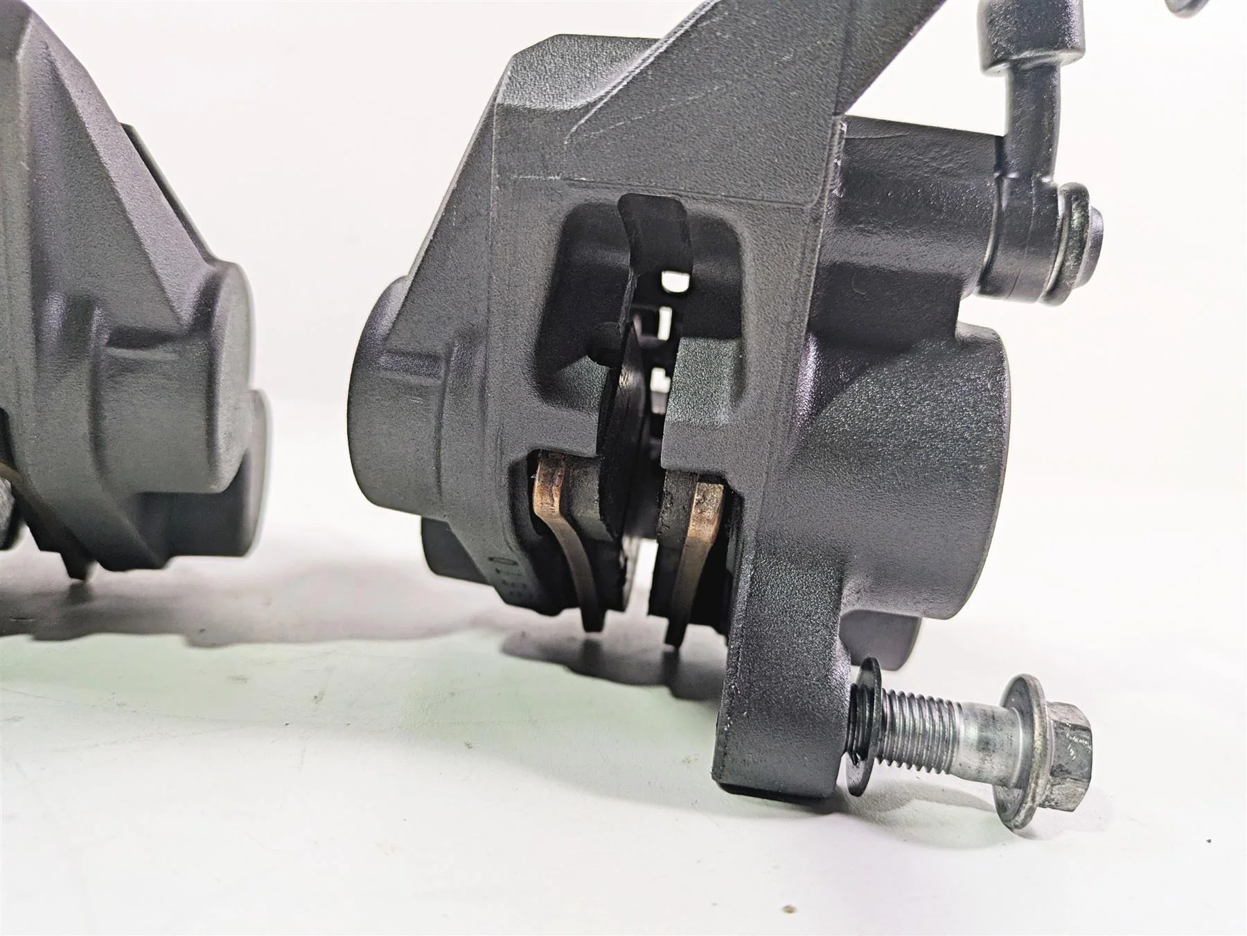 2009 Yamaha FZ1 FZS10 Fazer Front Brake Caliper + Lines Set 2D1-2580T-00 - Image 9