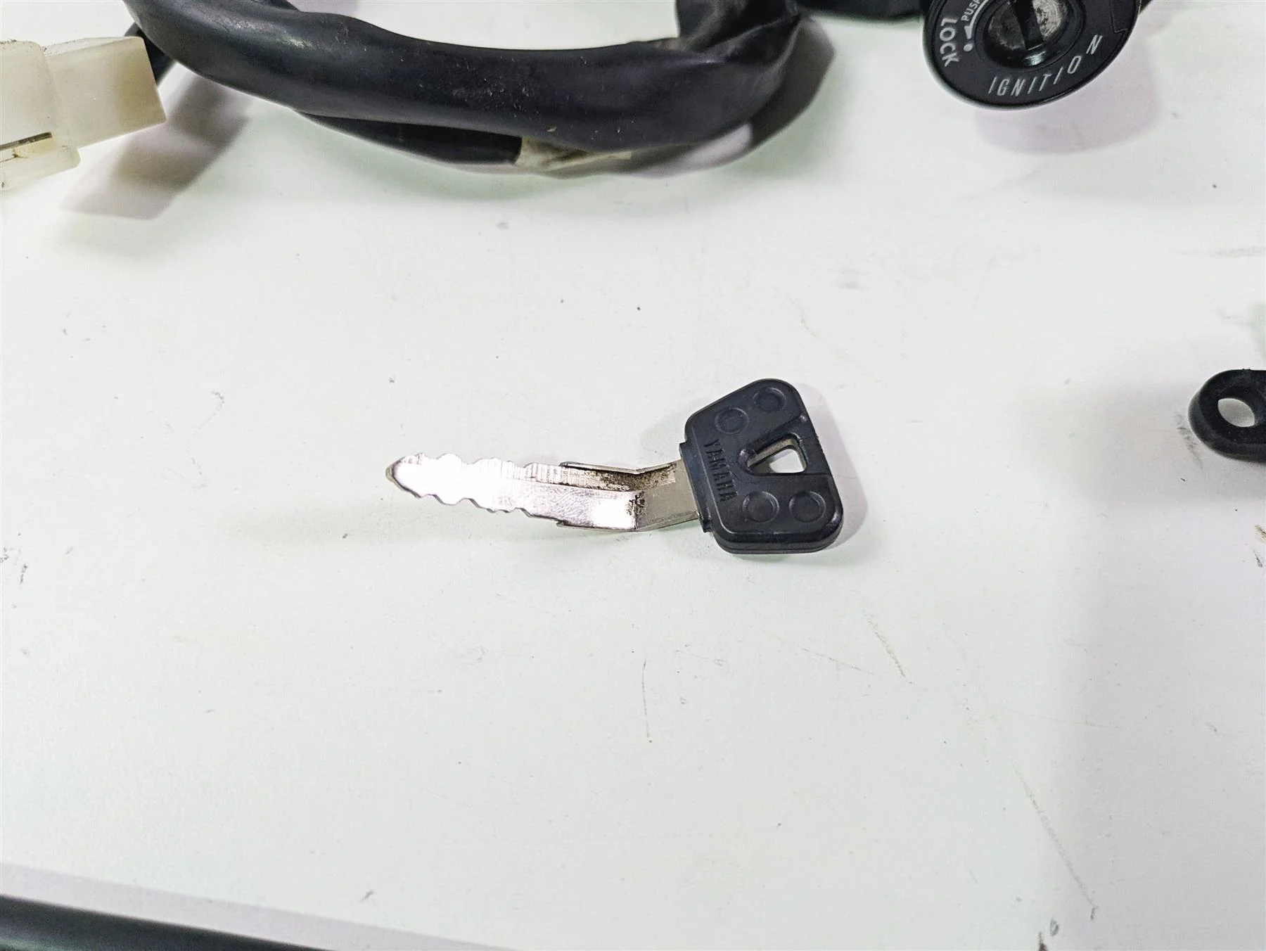 2009 Yamaha FZ1 FZS10 Fazer Ignition Switch Key Lock Set - Read 3C3-82501-10-00 - Image 3