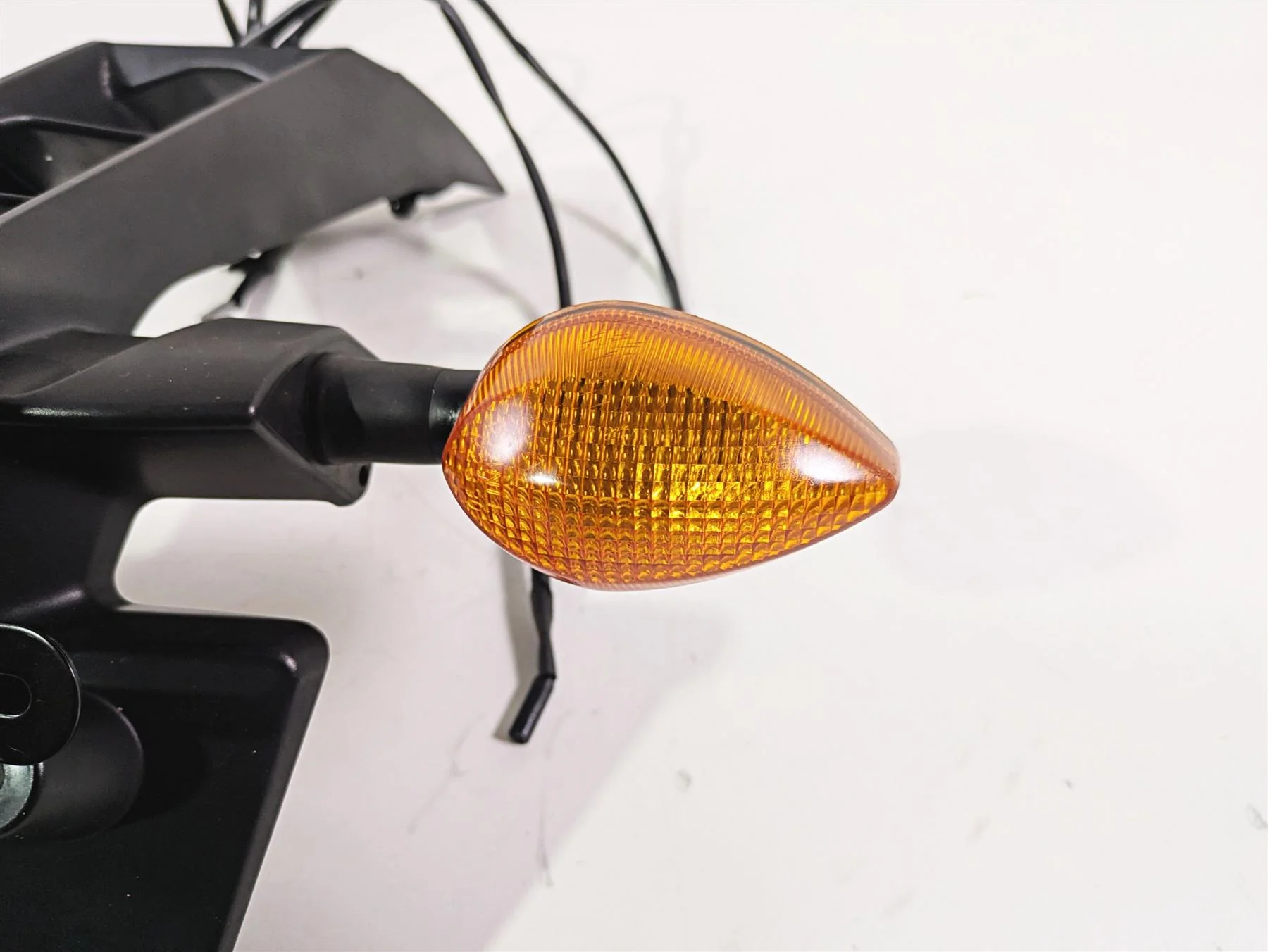 2009 Yamaha FZ1 FZS10 Fazer Rear Blinker Plate Holder Set 2D1-21629-10-00 - Image 9