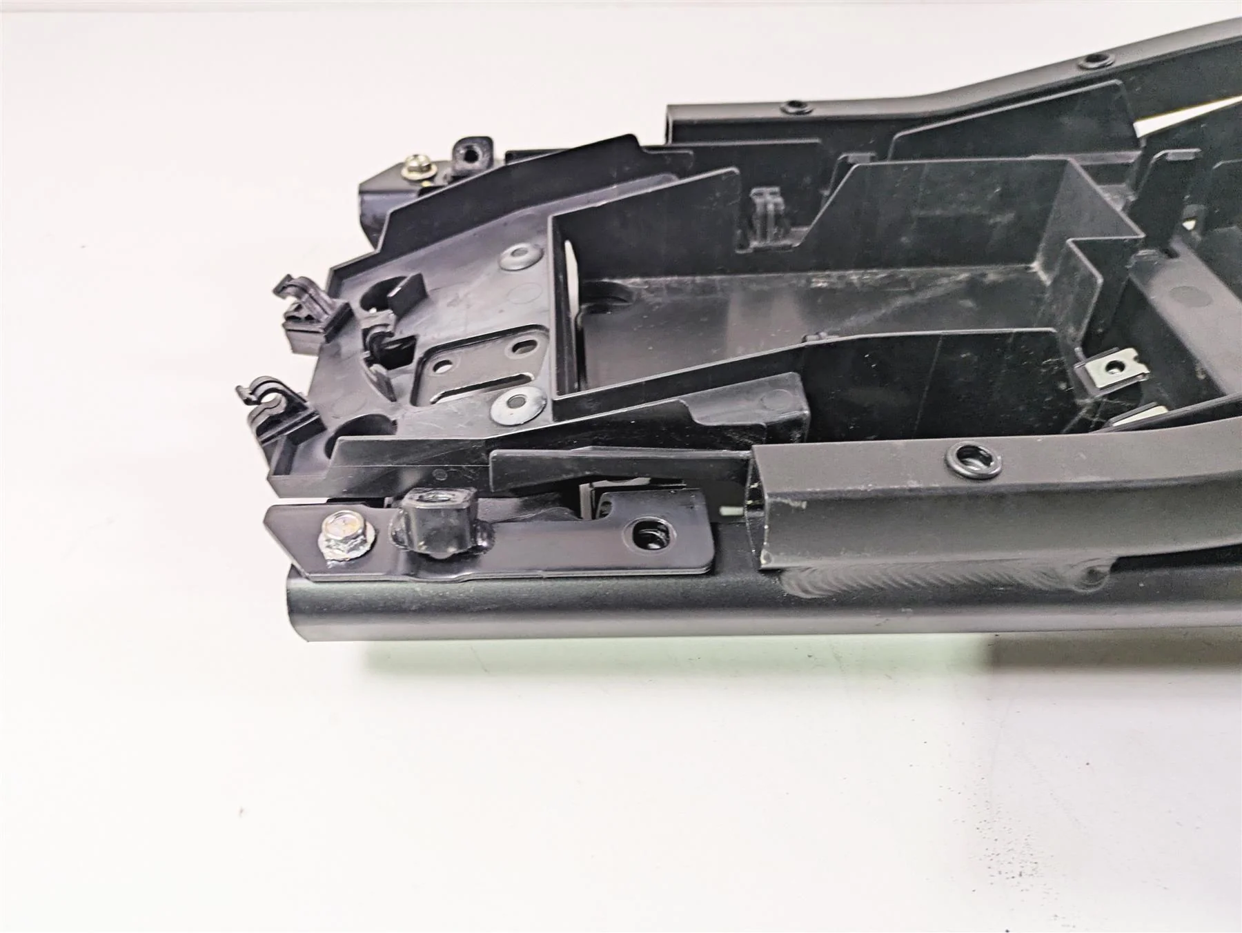 2009 Yamaha FZ1 FZS10 Fazer Straight Subframe & Inner Fender 2D1-21190-01-P0 - Image 10