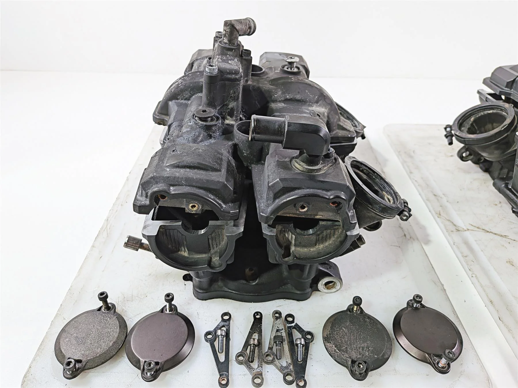 2009 Yamaha VMX17 V-Max 1700 Engine Cylinder Head Set - Read 2S3-11103-09 - Image 2