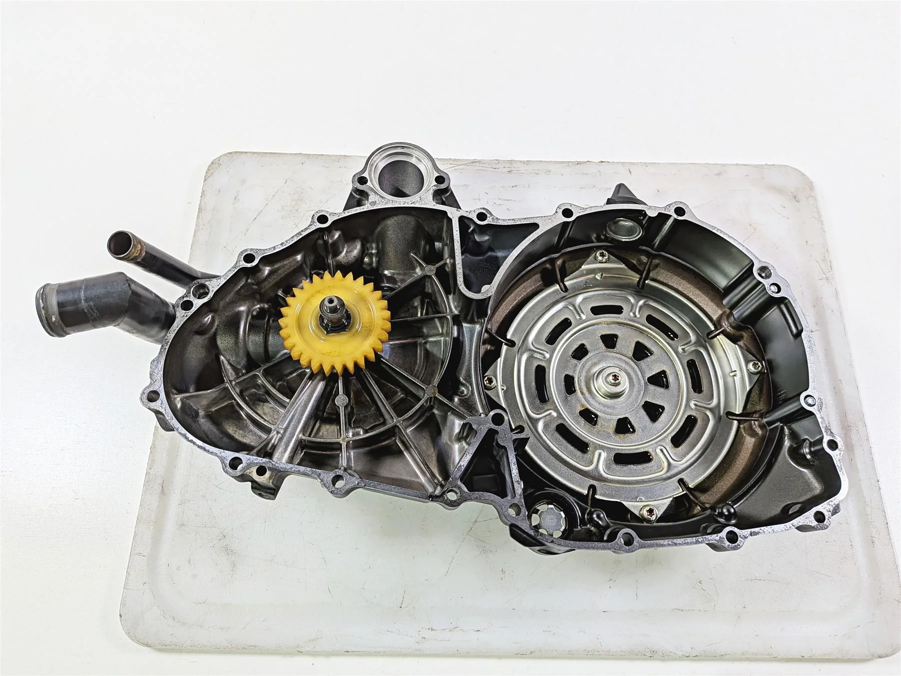 2009 Yamaha VMX17 V-Max 1700 Engine Side Clutch Cover 2S3-15431-00 - Image 7