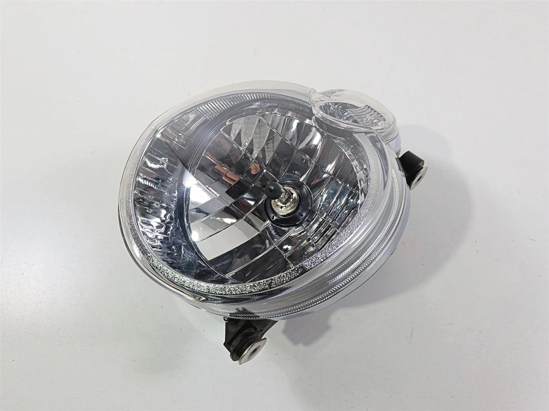 2009 Yamaha VMX17 V-Max 1700 Headlight Head Light Lamp 2S3-84300-00-00 - Image 12