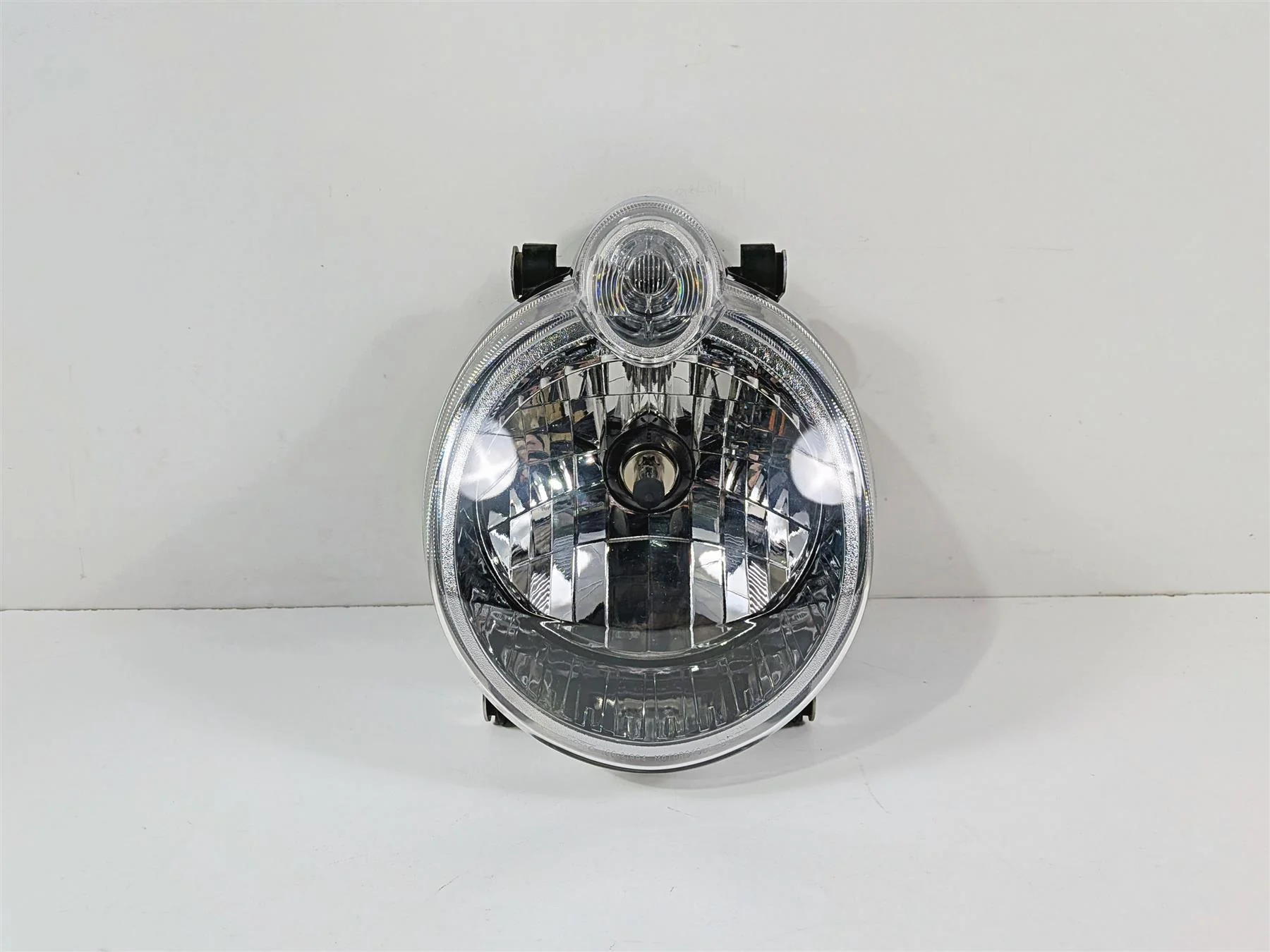 2009 Yamaha VMX17 V-Max 1700 Headlight Head Light Lamp 2S3-84300-00-00 - Image 13