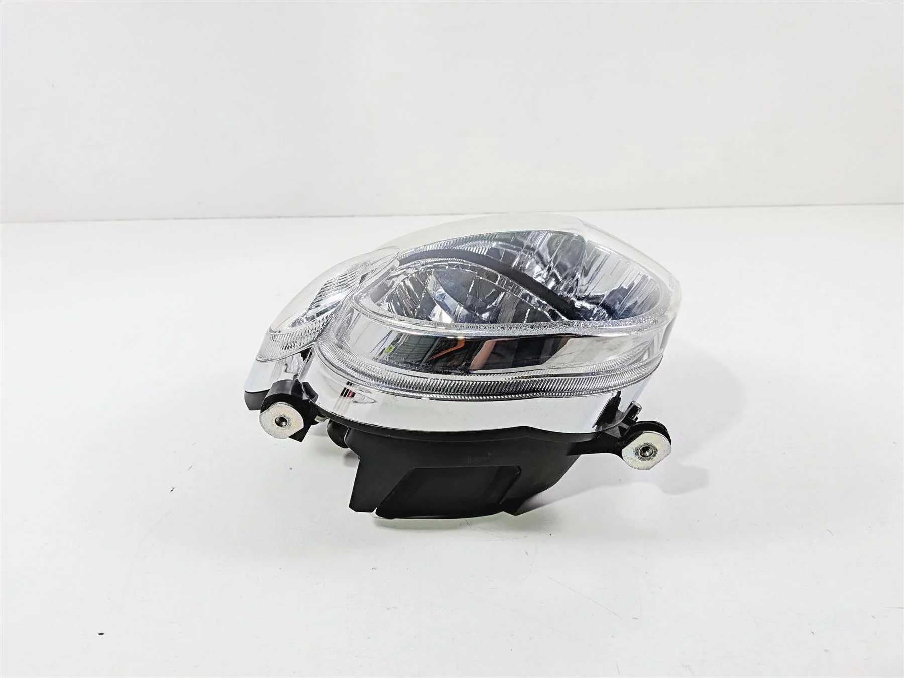 2009 Yamaha VMX17 V-Max 1700 Headlight Head Light Lamp 2S3-84300-00-00 - Image 4