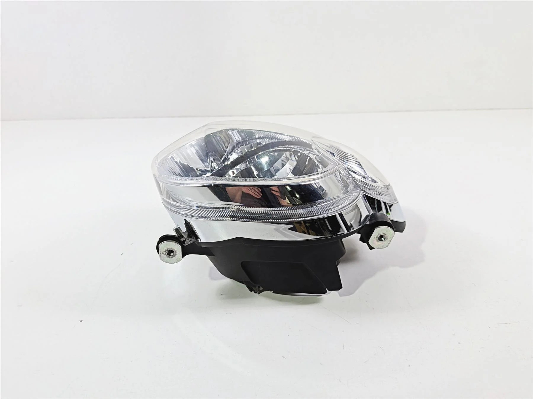 2009 Yamaha VMX17 V-Max 1700 Headlight Head Light Lamp 2S3-84300-00-00 - Image 6