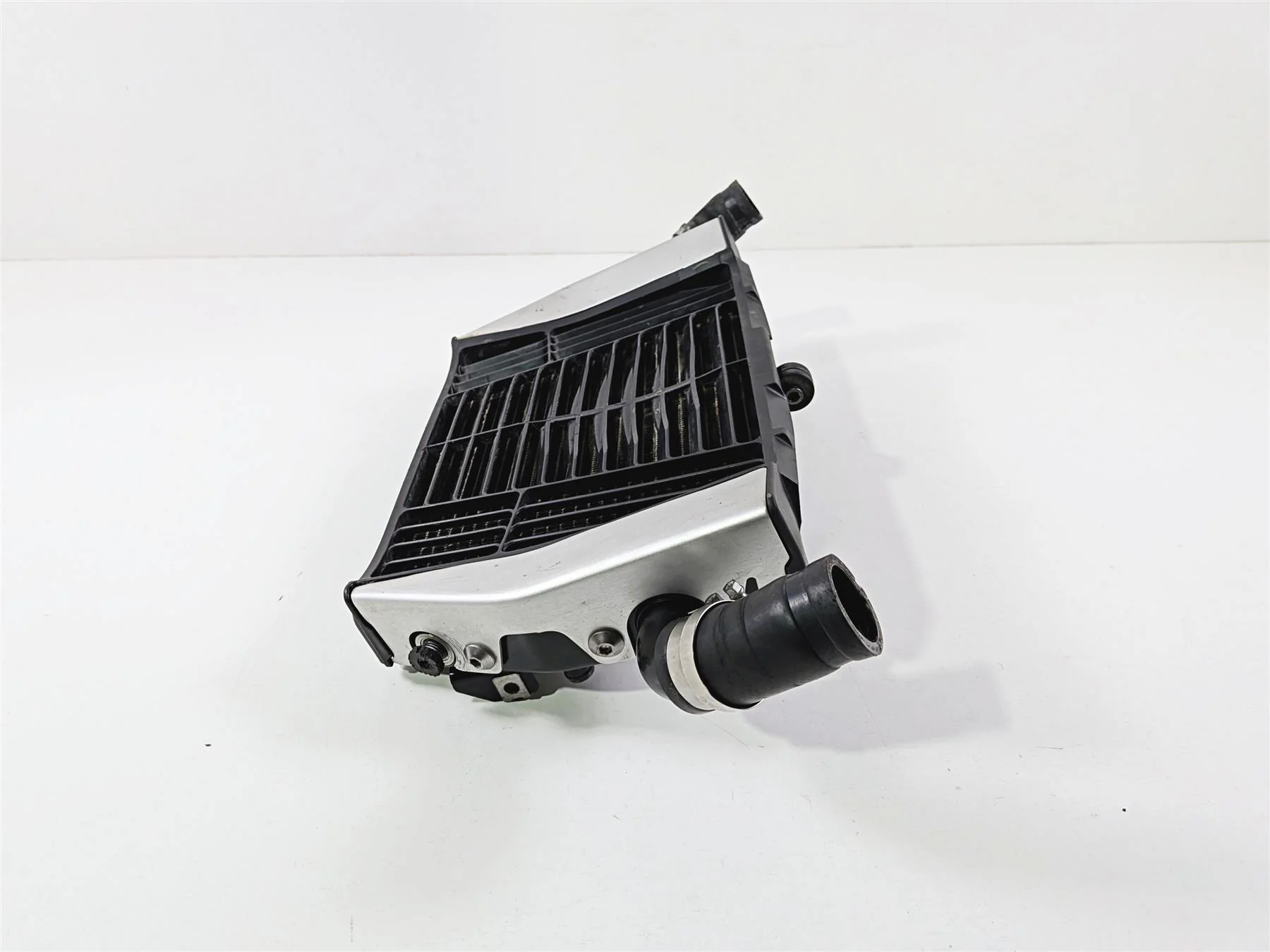 2009 Yamaha VMX17 V-Max 1700 Lower Radiator Cover Hoses Set 2S3-12461-19-00 - Image 5