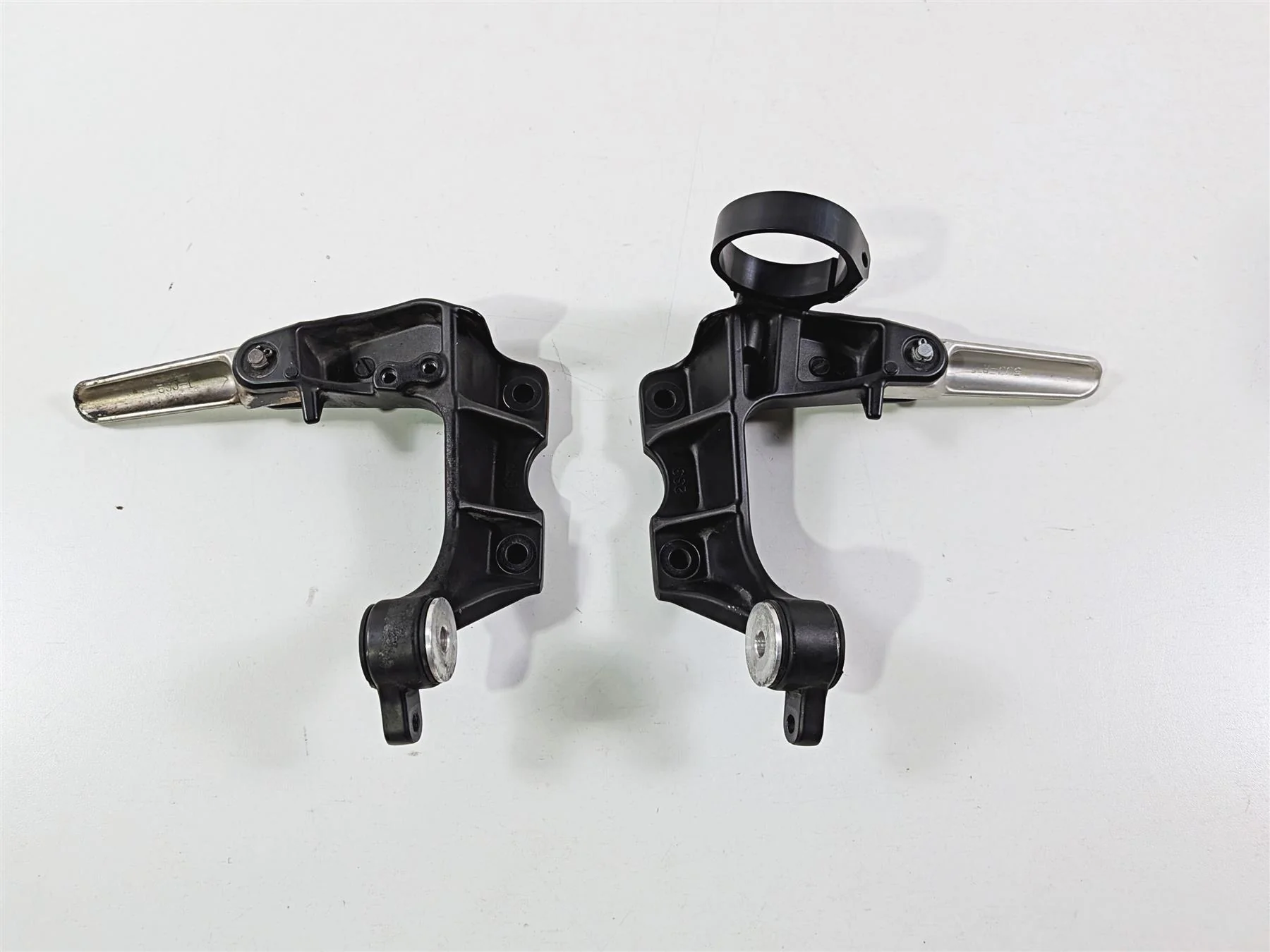 2009 Yamaha VMX17 V-Max 1700 Rear Passenger Footpeg Set - Read 2S3-27430-00-00 - Image 8