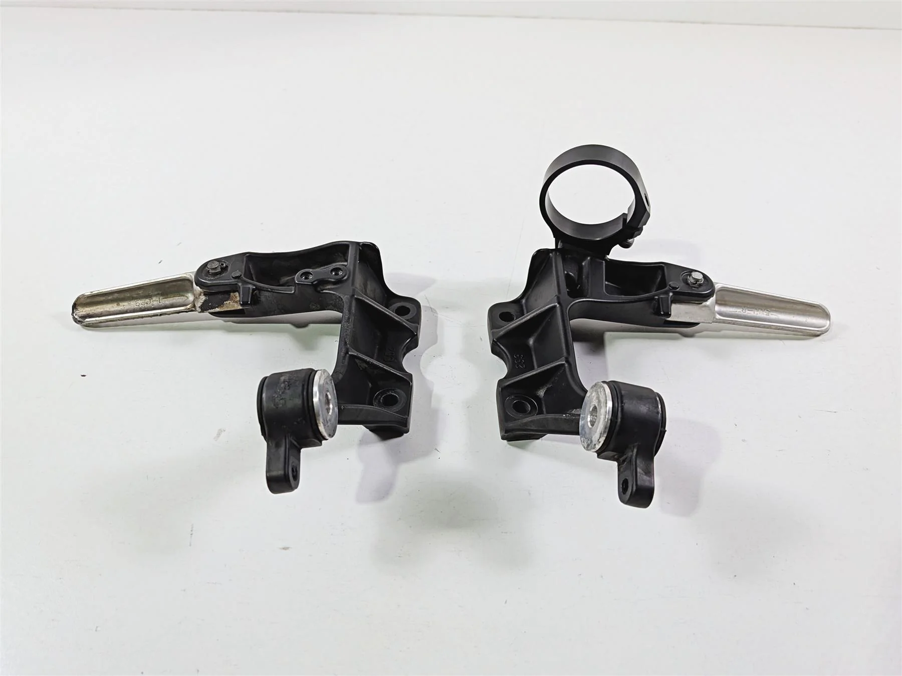 2009 Yamaha VMX17 V-Max 1700 Rear Passenger Footpeg Set - Read 2S3-27430-00-00 - Image 9