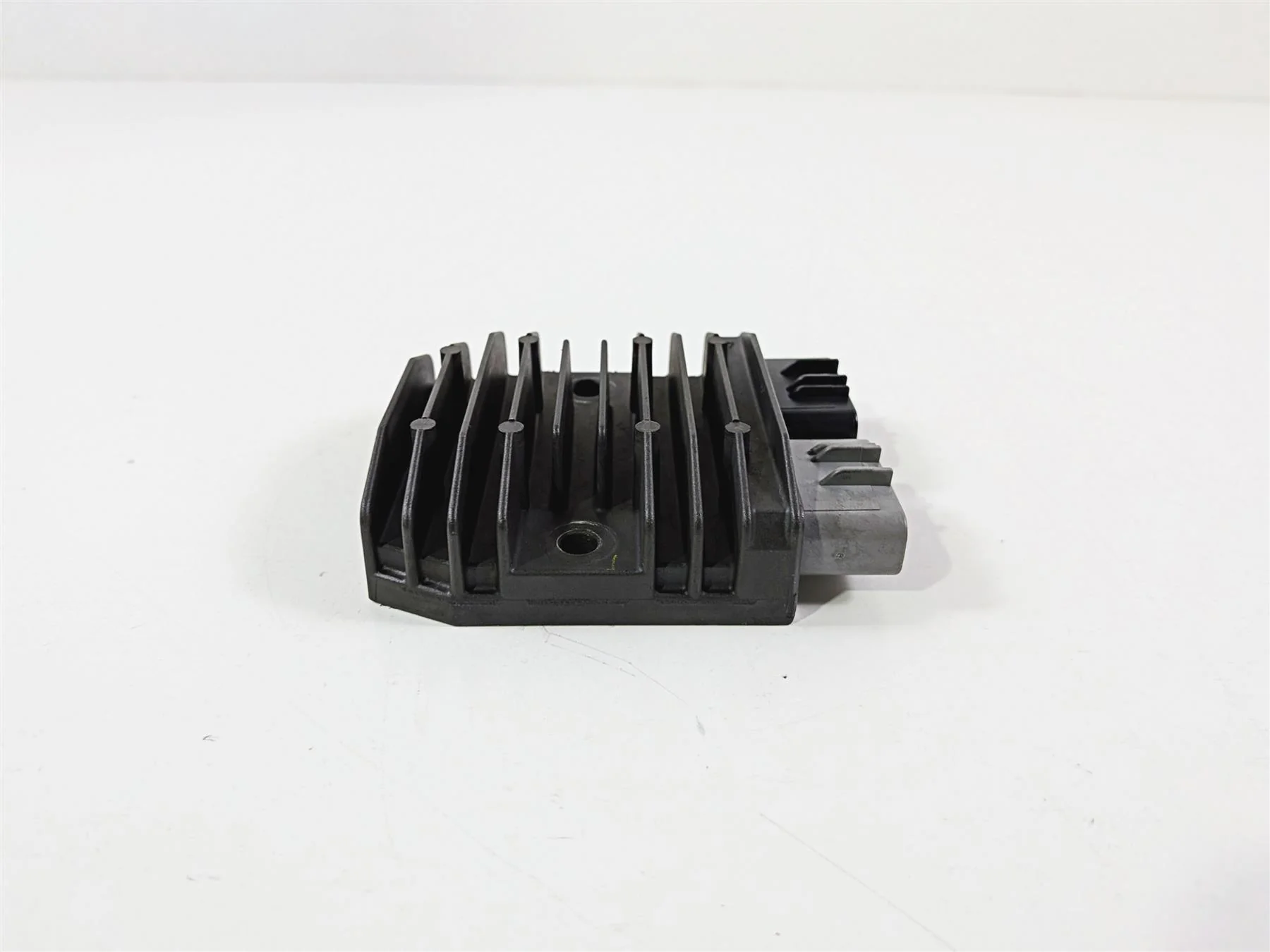 2009 Yamaha VMX17 V-Max 1700 Rectifier Voltage Regulator 1D7-81960-00-00 - Image 5