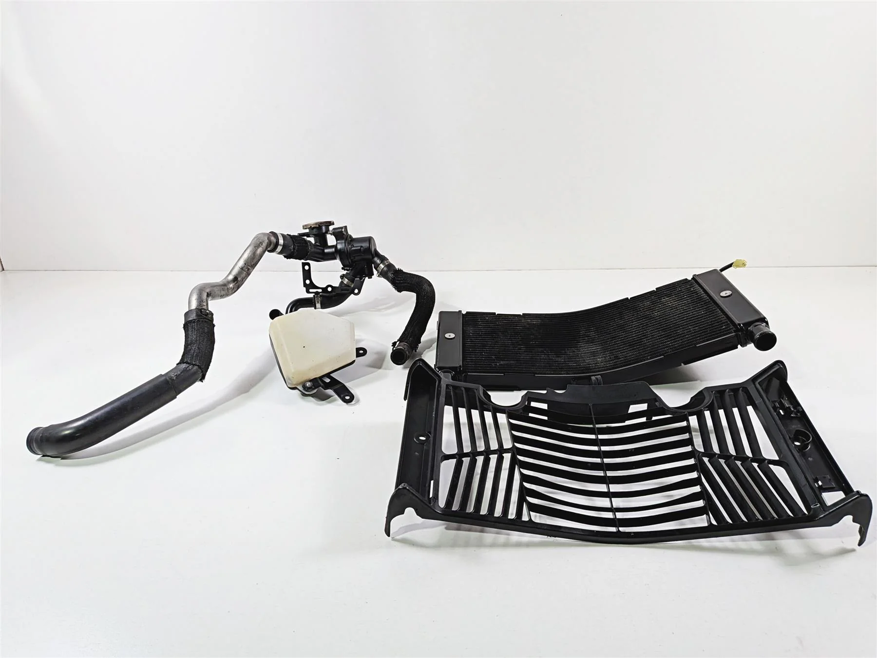 2009 Yamaha VMX17 V-Max 1700 Upper Radiator Fan Cover Hoses Set 2S3-12461-09-00 - Image 2
