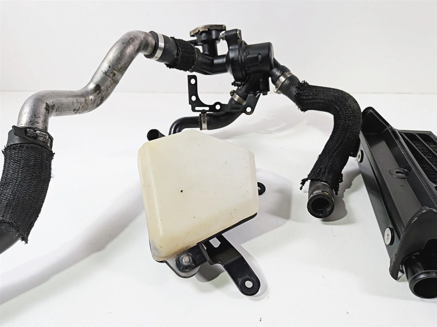 2009 Yamaha VMX17 V-Max 1700 Upper Radiator Fan Cover Hoses Set 2S3-12461-09-00 - Image 4