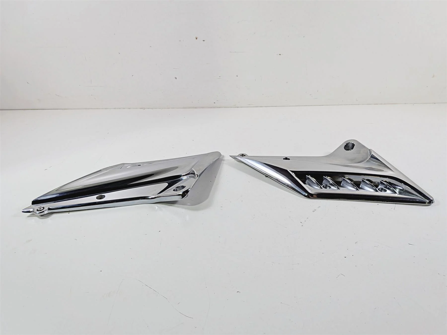 2009 Yamaha Waverunner FX1800 Cruiser Chrome Side Cover Set F1W-U377G-01 - Image 3