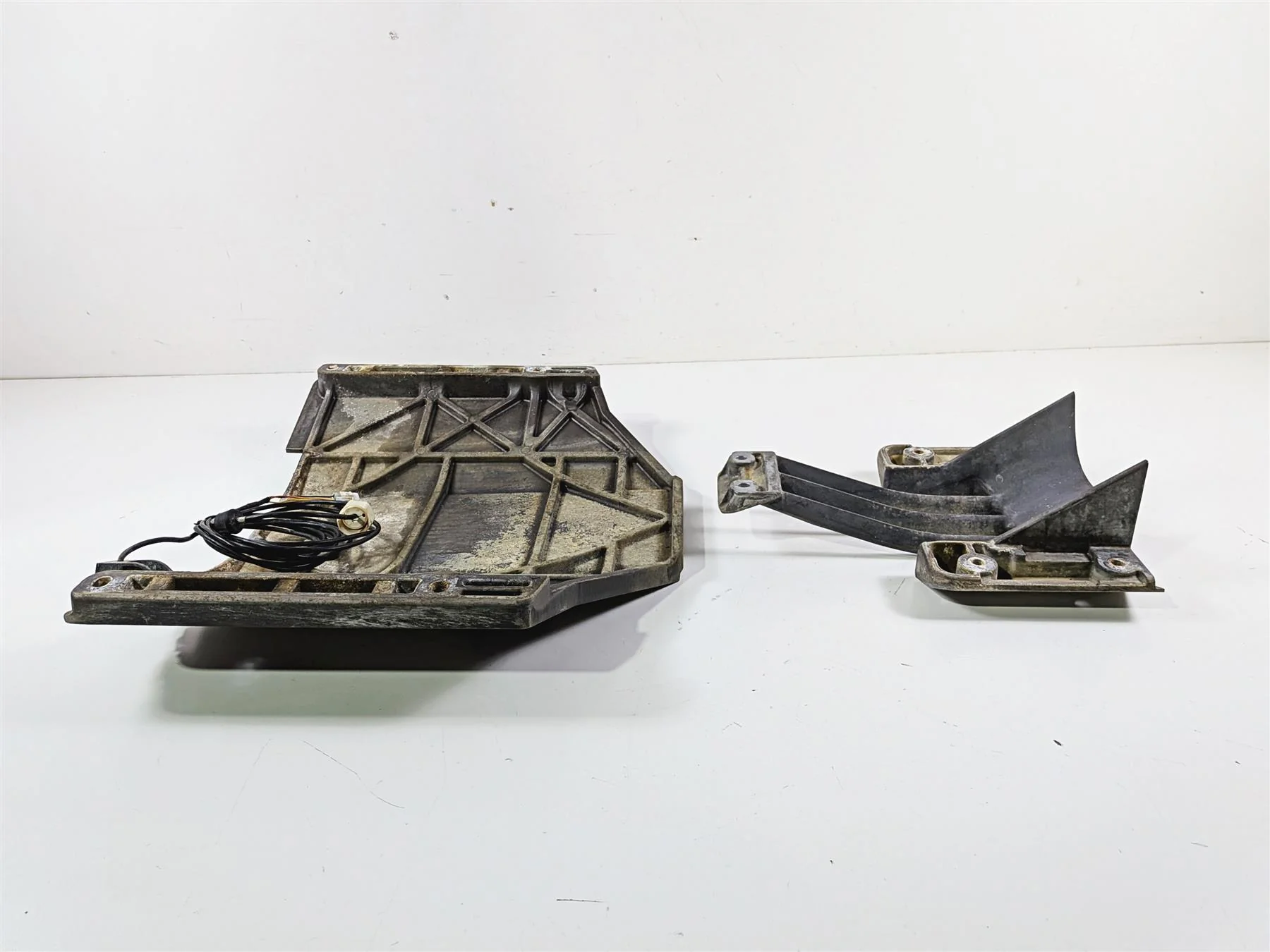 2009 Yamaha Waverunner FX1800 Cruiser Riding Skid Plate & Sensor 6S5-R1333-01-00 - Image 5