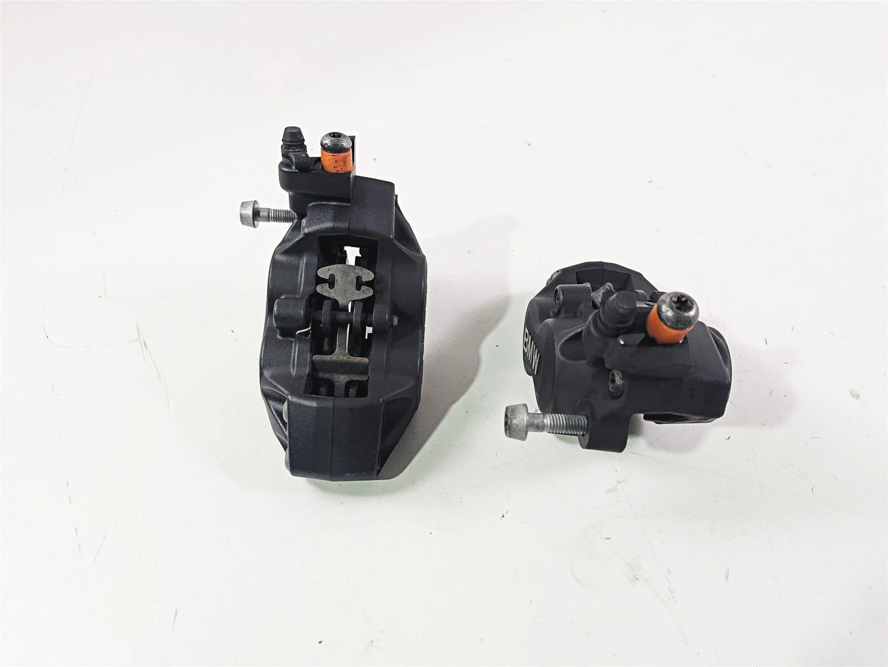 2010 BMW R1200GS K25 Brembo Front Brake Caliper Set 34117711438 34117711439 - Image 3