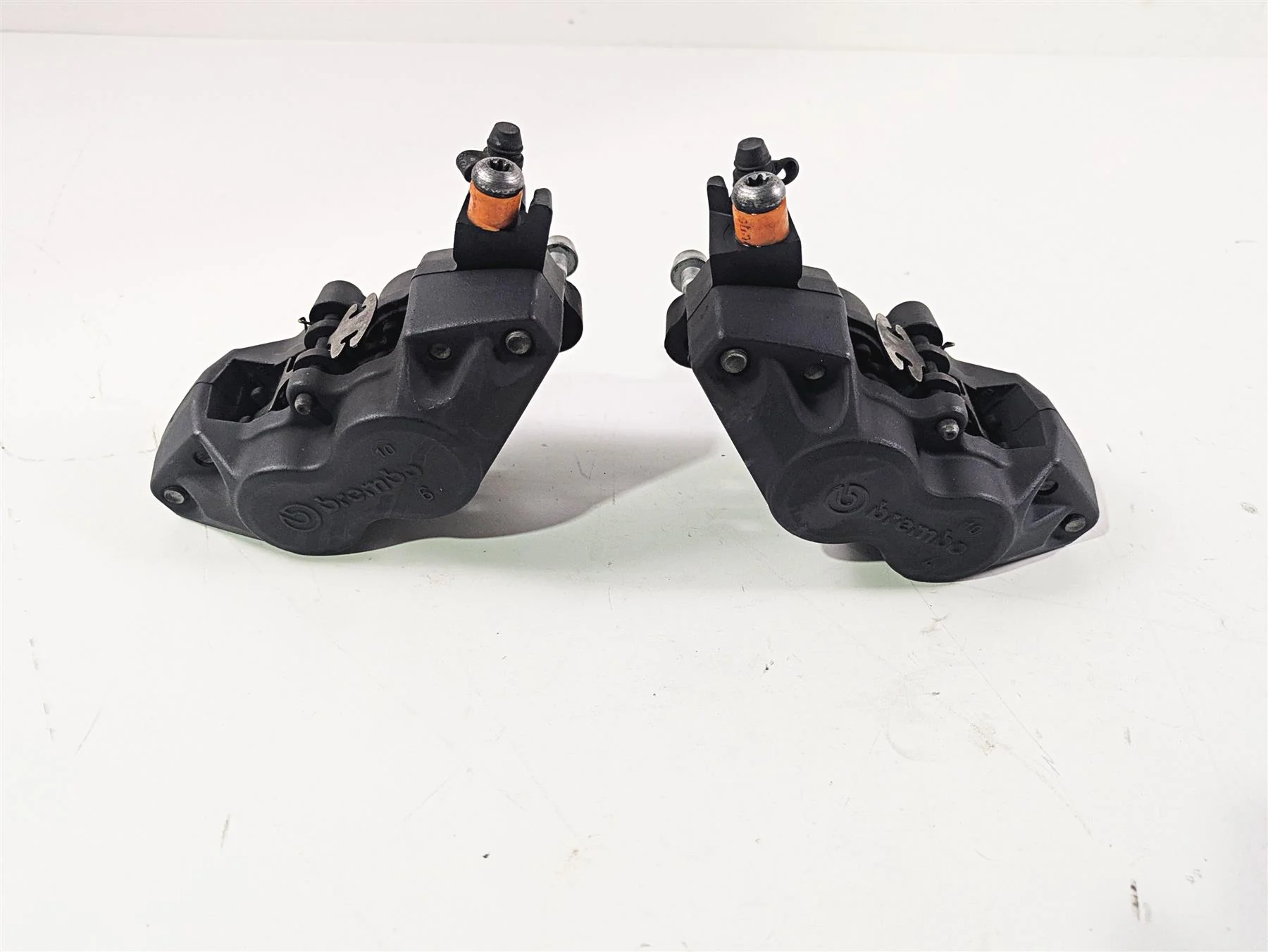2010 BMW R1200GS K25 Brembo Front Brake Caliper Set 34117711438 34117711439 - Image 4