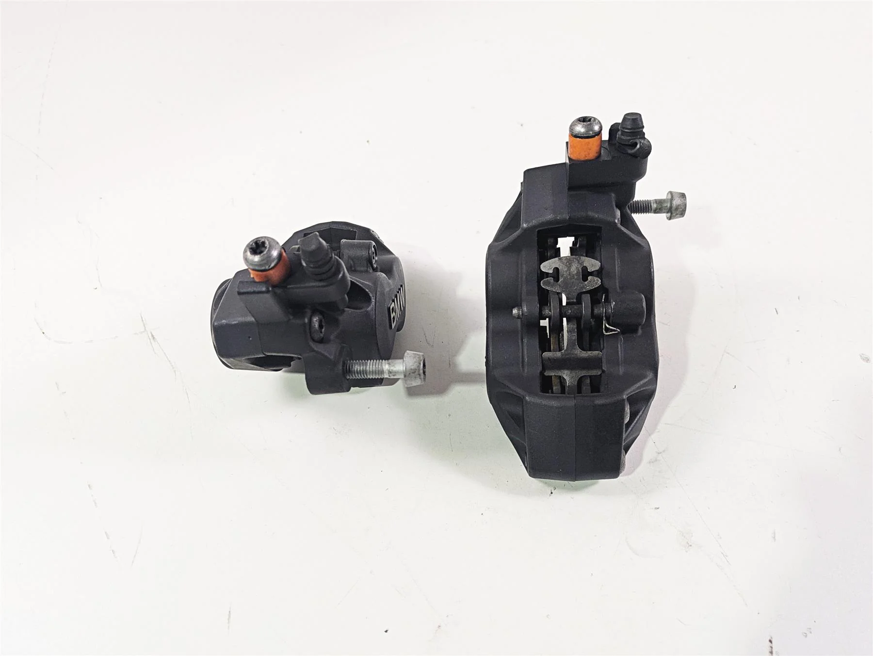2010 BMW R1200GS K25 Brembo Front Brake Caliper Set 34117711438 34117711439 - Image 5