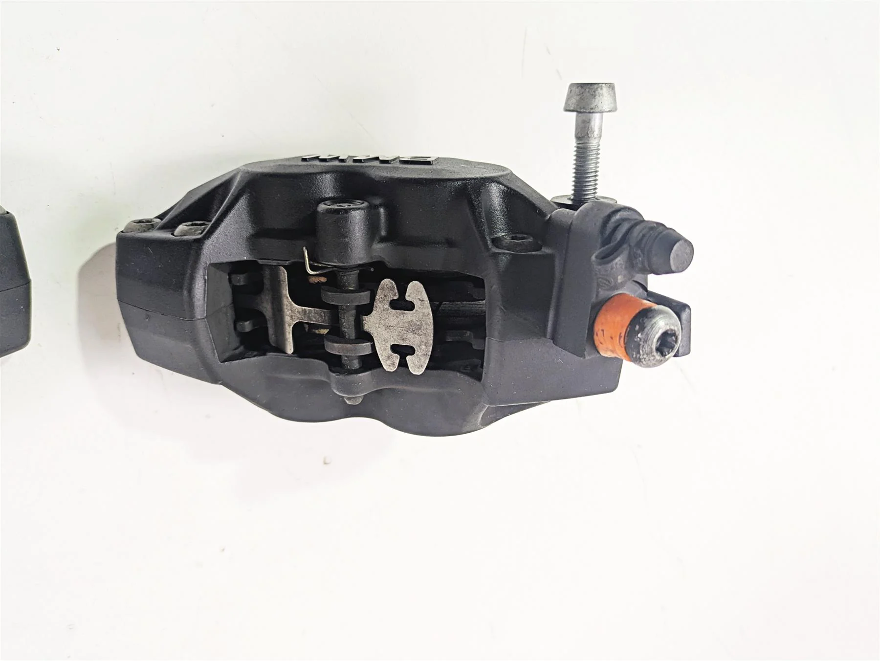 2010 BMW R1200GS K25 Brembo Front Brake Caliper Set 34117711438 34117711439 - Image 7