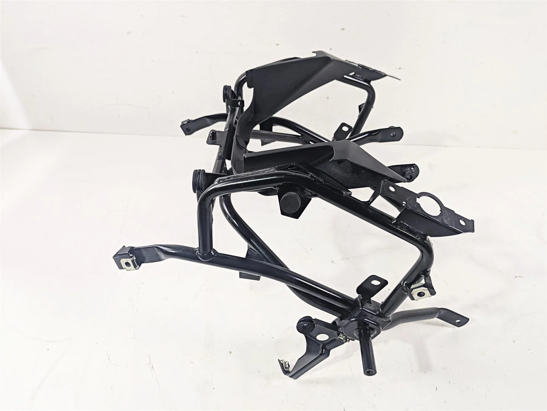 2010 BMW R1200GS K25 Front Fairing Bracket Stay Mount 46637701558 - Image 4