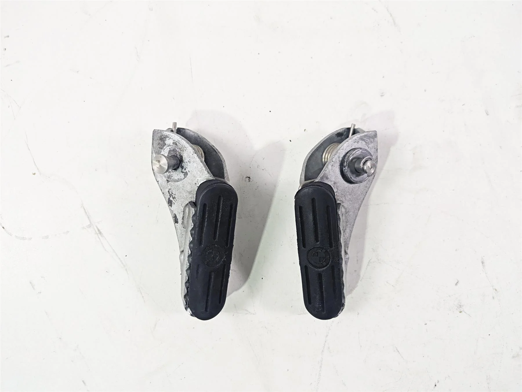 2010 BMW R1200GS K25 Front Footpeg Foot Peg Rest Set 46717729281 46717729282 - Image 10