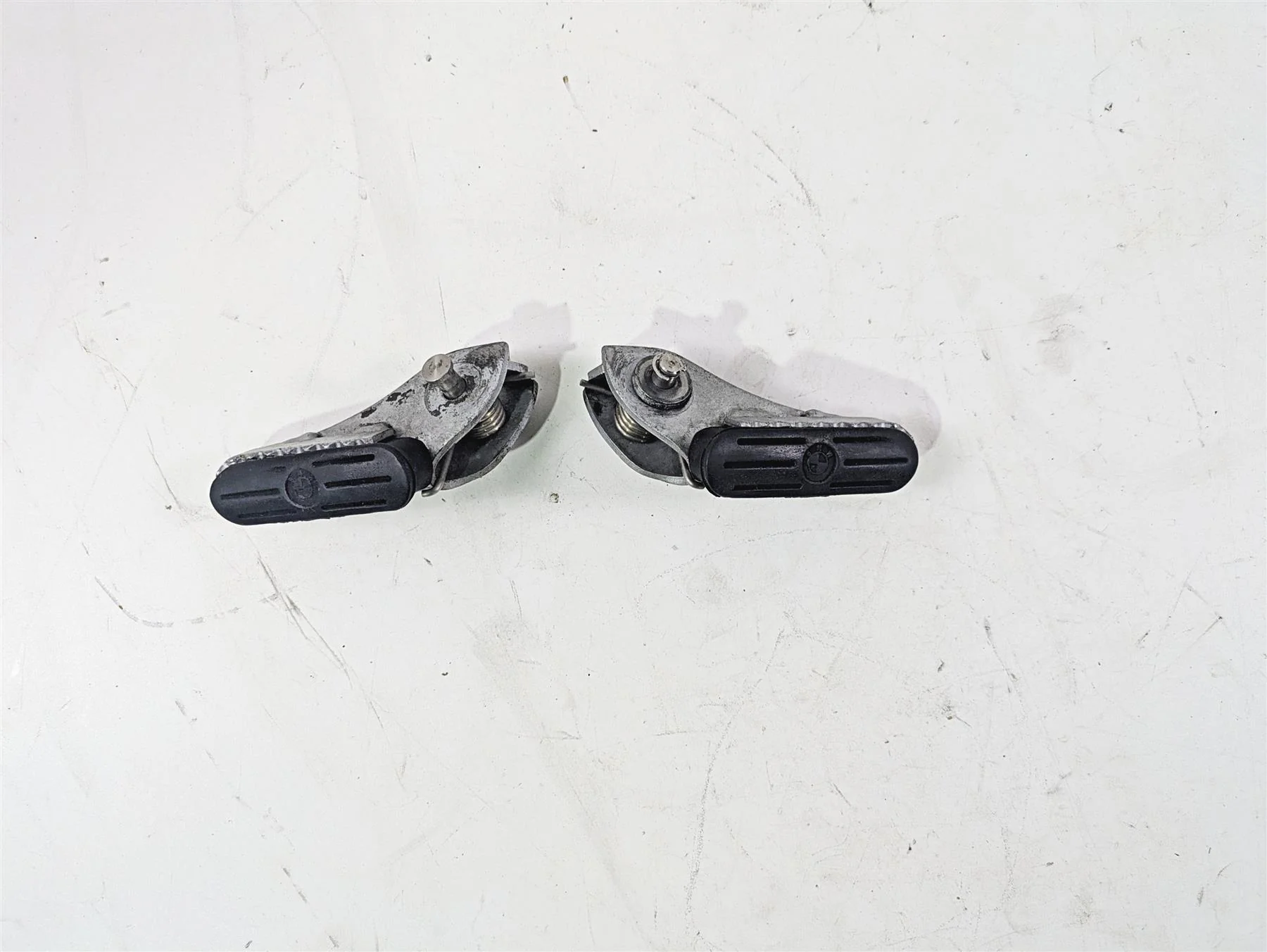 2010 BMW R1200GS K25 Front Footpeg Foot Peg Rest Set 46717729281 46717729282 - Image 4