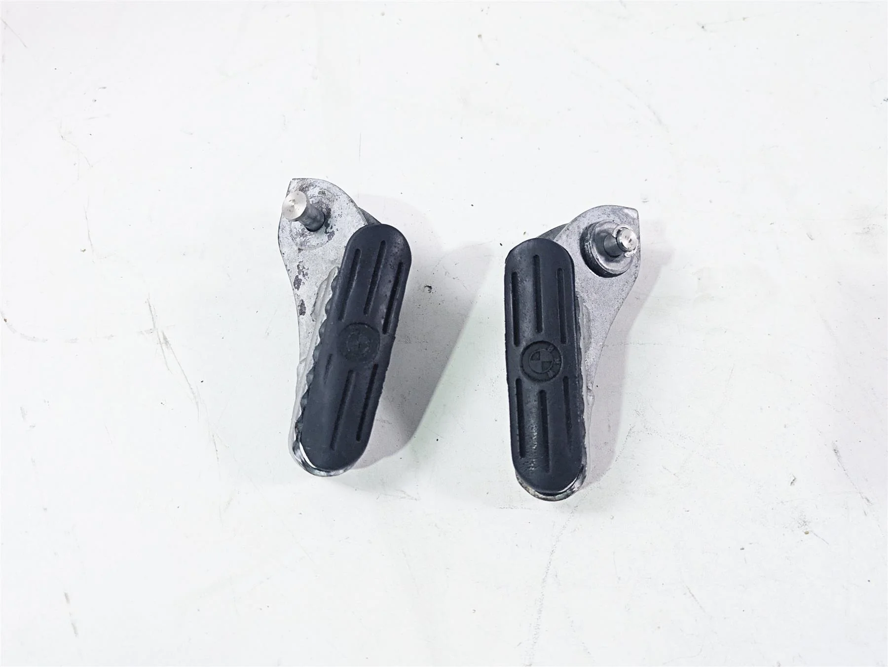 2010 BMW R1200GS K25 Front Footpeg Foot Peg Rest Set 46717729281 46717729282 - Image 7