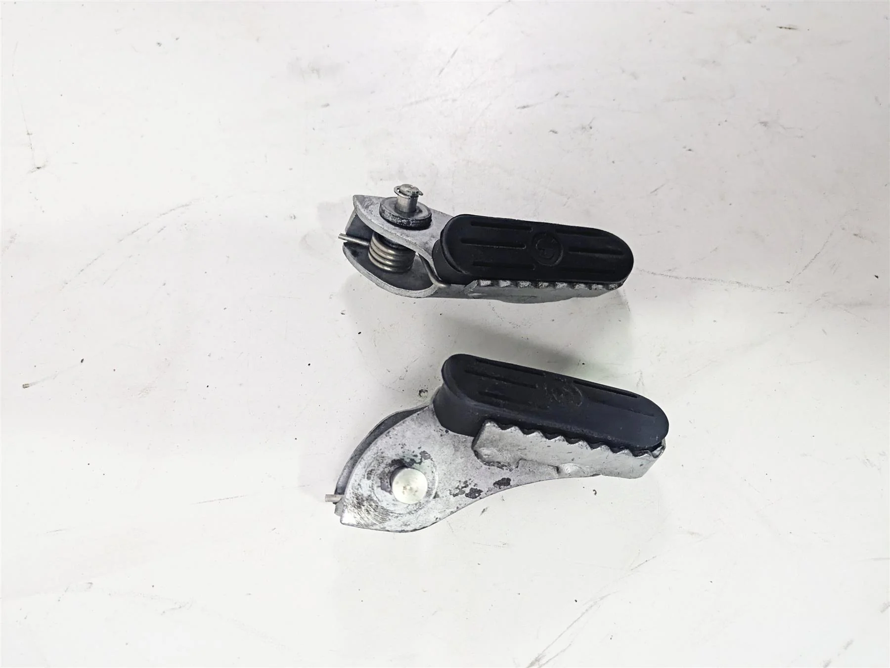 2010 BMW R1200GS K25 Front Footpeg Foot Peg Rest Set 46717729281 46717729282 - Image 8