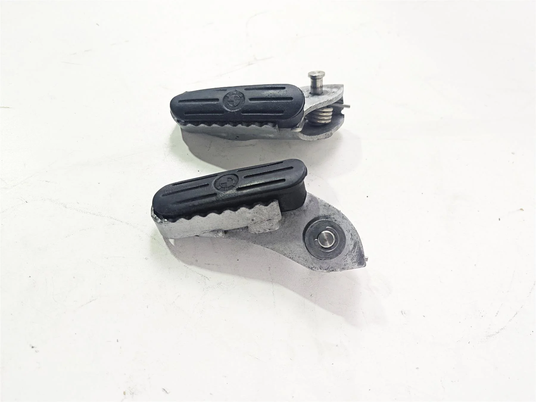 2010 BMW R1200GS K25 Front Footpeg Foot Peg Rest Set 46717729281 46717729282 - Image 9