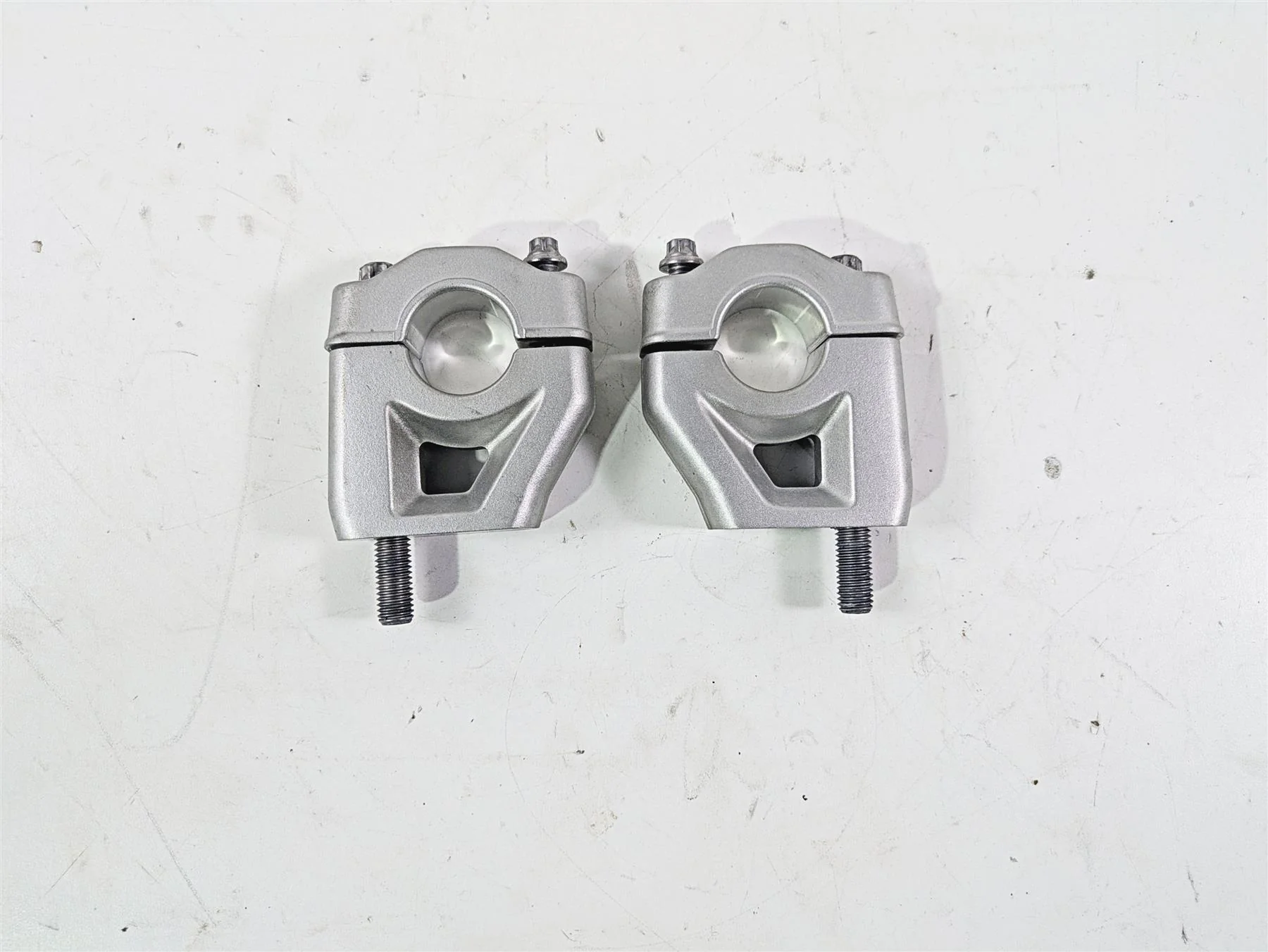 2010 BMW R1200GS K25 Handlebar Riser Holder Mount Set 28.5mm 31427718173 - Image 4