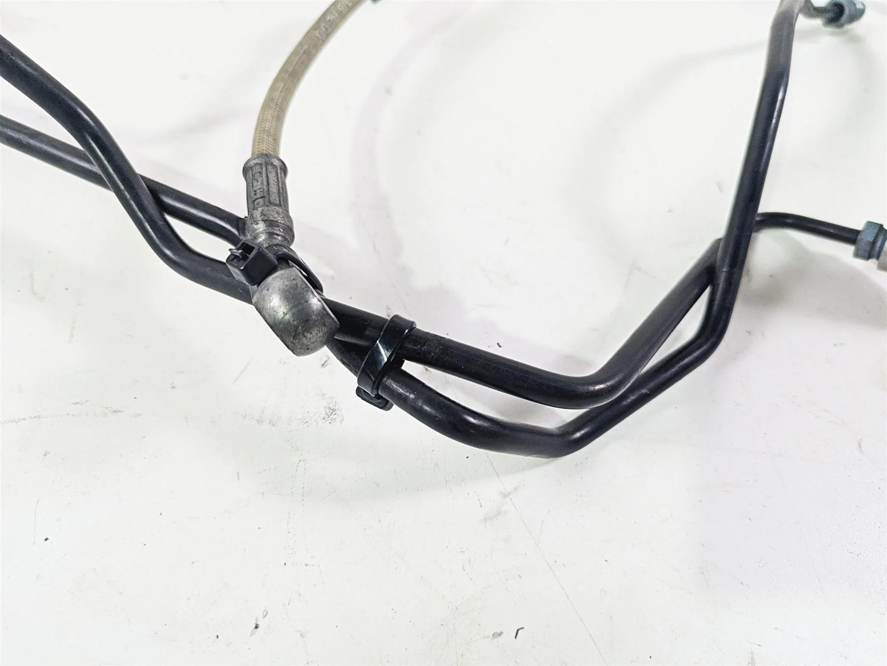 2010 BMW R1200GS K25 Rear Abs Brake Line Hose Set 34327673646 - Image 7