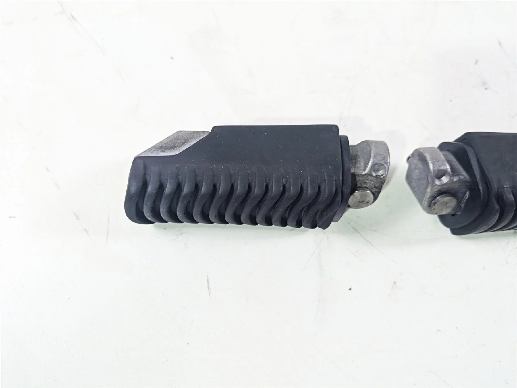 2010 BMW R1200GS K25 Rear Passenger Foot Pegs Footpeg 46712310403 46712310404 - Image 8