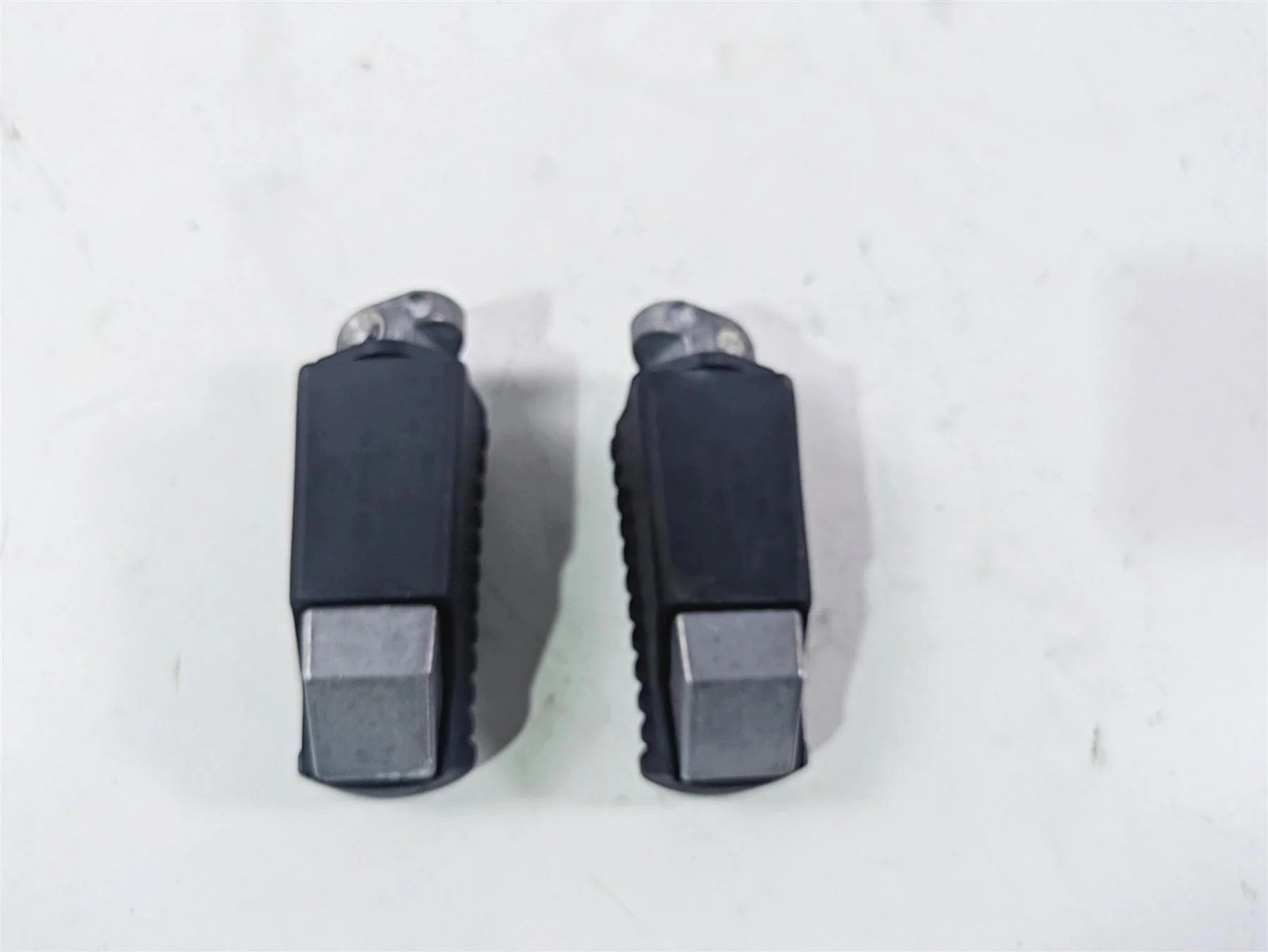 2010 BMW R1200GS K25 Rear Passenger Foot Pegs Footpeg 46712310403 46712310404 - Image 9