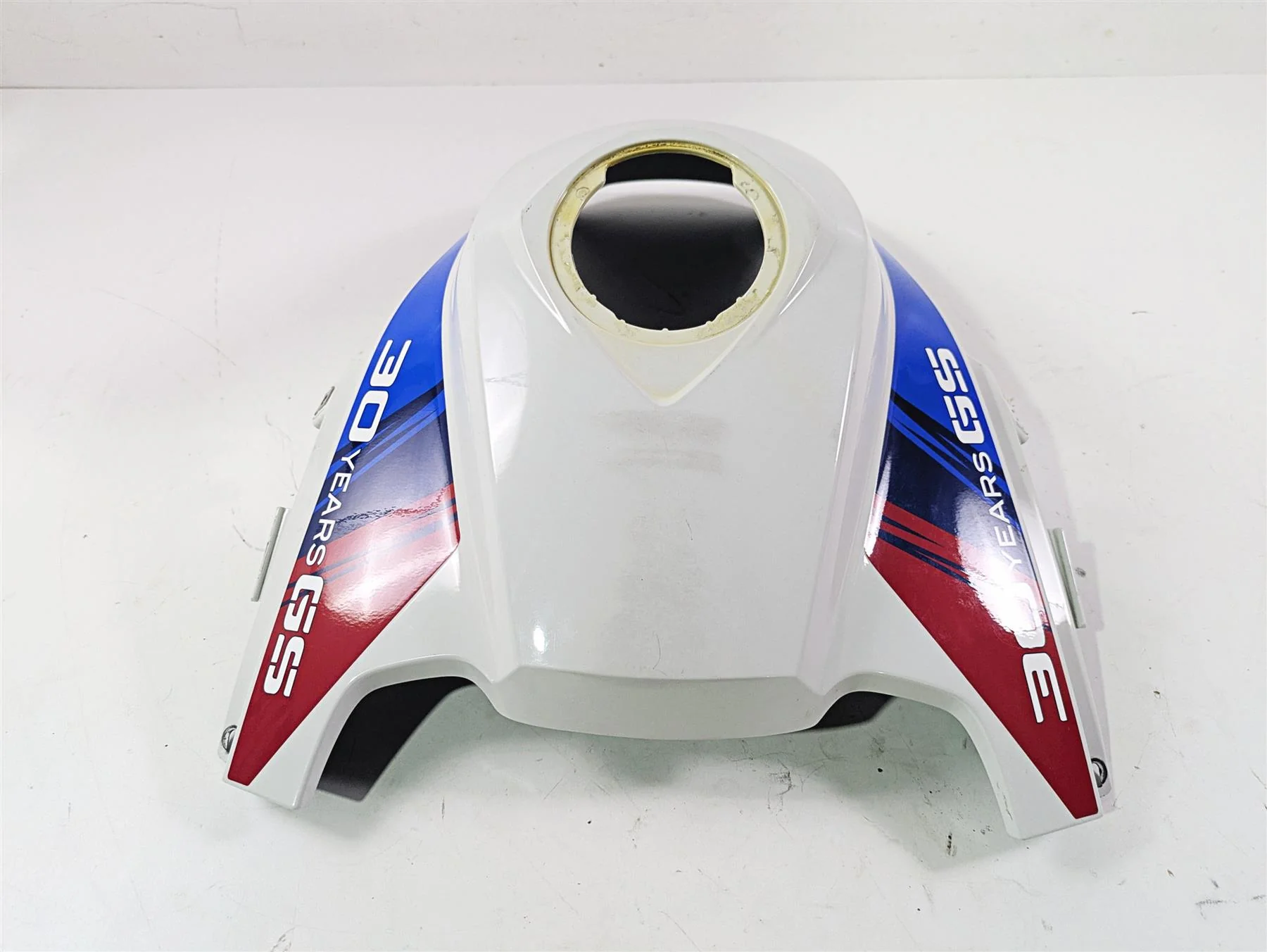 2010 BMW R1200GS K25 Tank Center Cover Fairing -30 Years 46637706284 - Image 2
