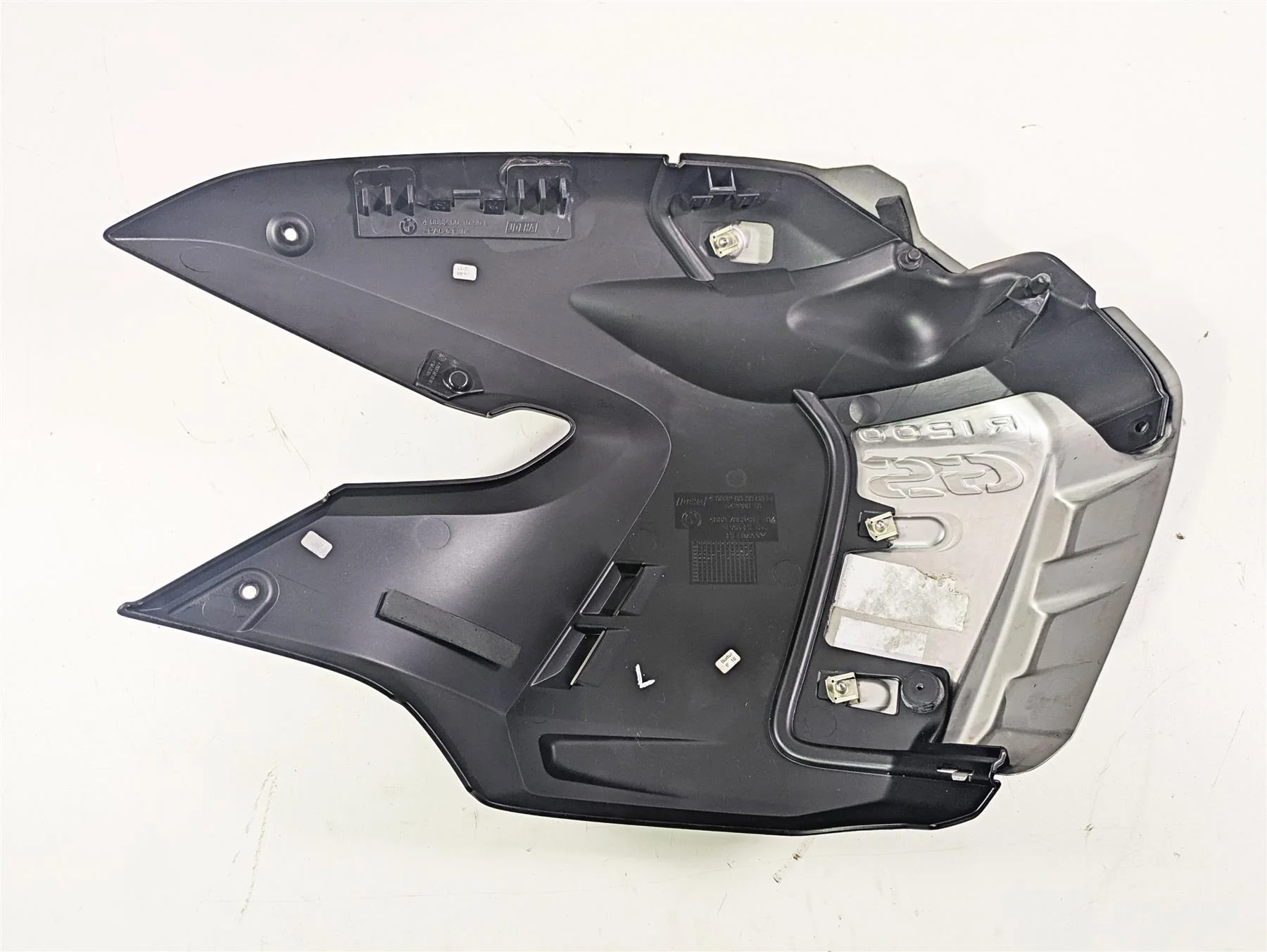 2010 BMW R1200GS K25 Tank Left Side Cover & Emblem 46637700875 46637700873 - Image 11