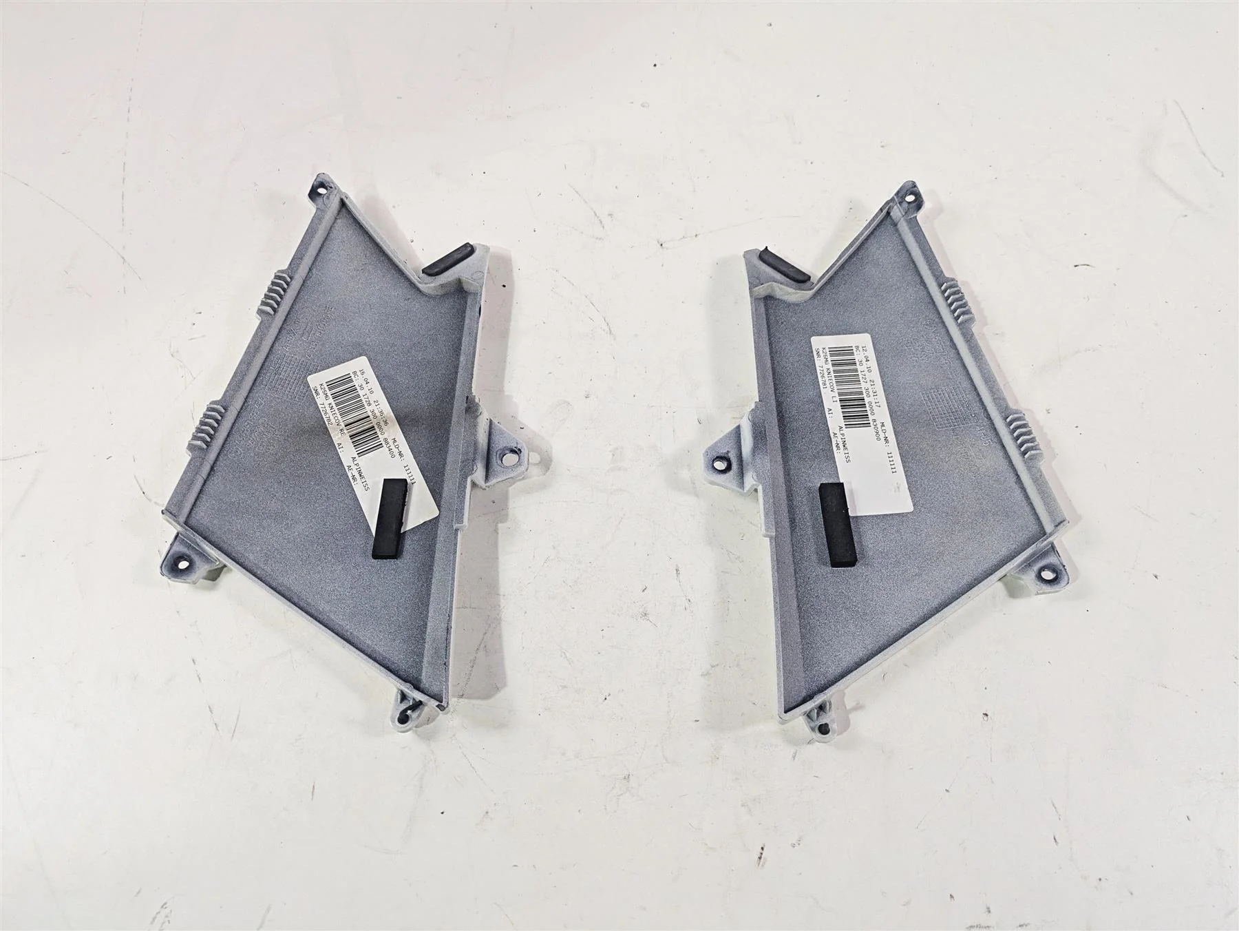 2010 BMW R1200GS K25 Under Tank Knee Cover Set Alpinweiss 46637726781 - Image 2