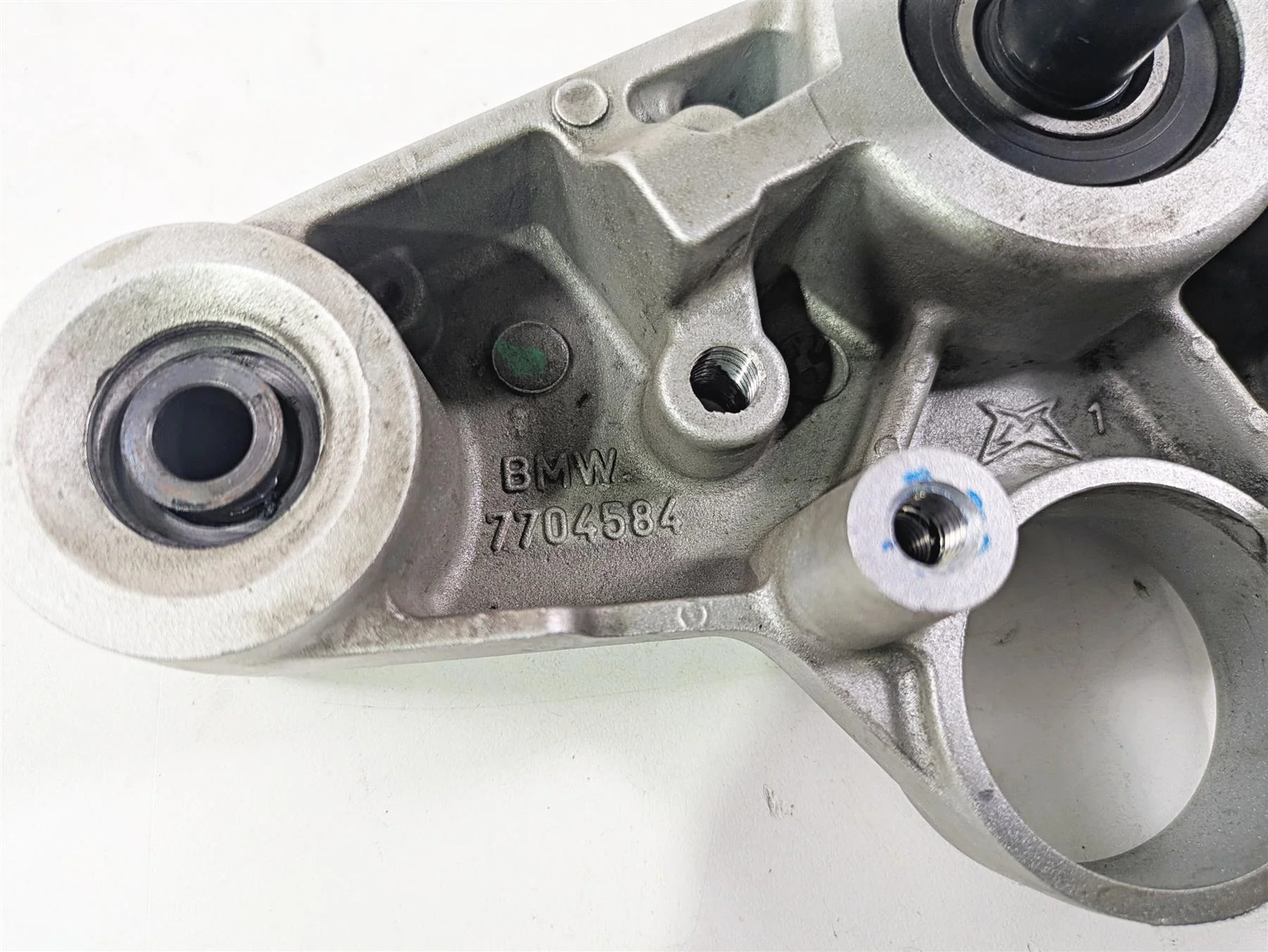 2010 BMW R1200GS K25 Upper Triple Tree Steering Clamp 31427718170 - Image 12