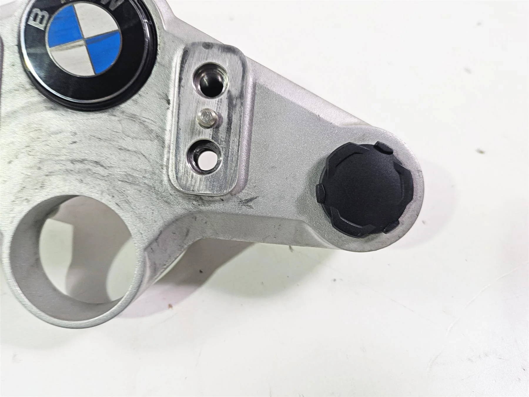 2010 BMW R1200GS K25 Upper Triple Tree Steering Clamp 31427718170 - Image 8