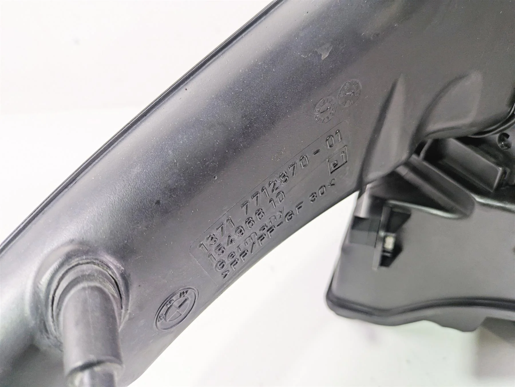 2010 BMW R1200GS K25 Air Box + Tubes & Front Air Ram 13717720354 - Image 7