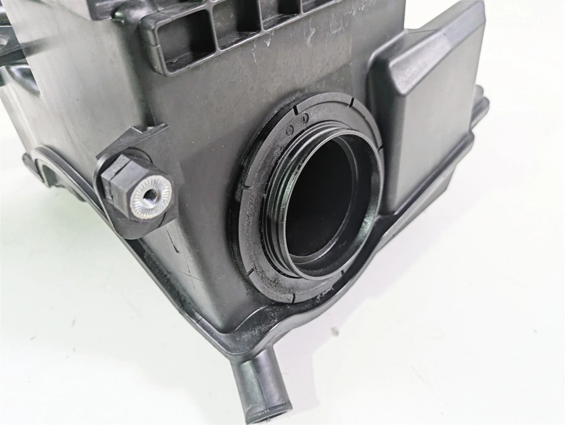 2010 BMW R1200GS K25 Air Box + Tubes & Front Air Ram 13717720354 - Image 8