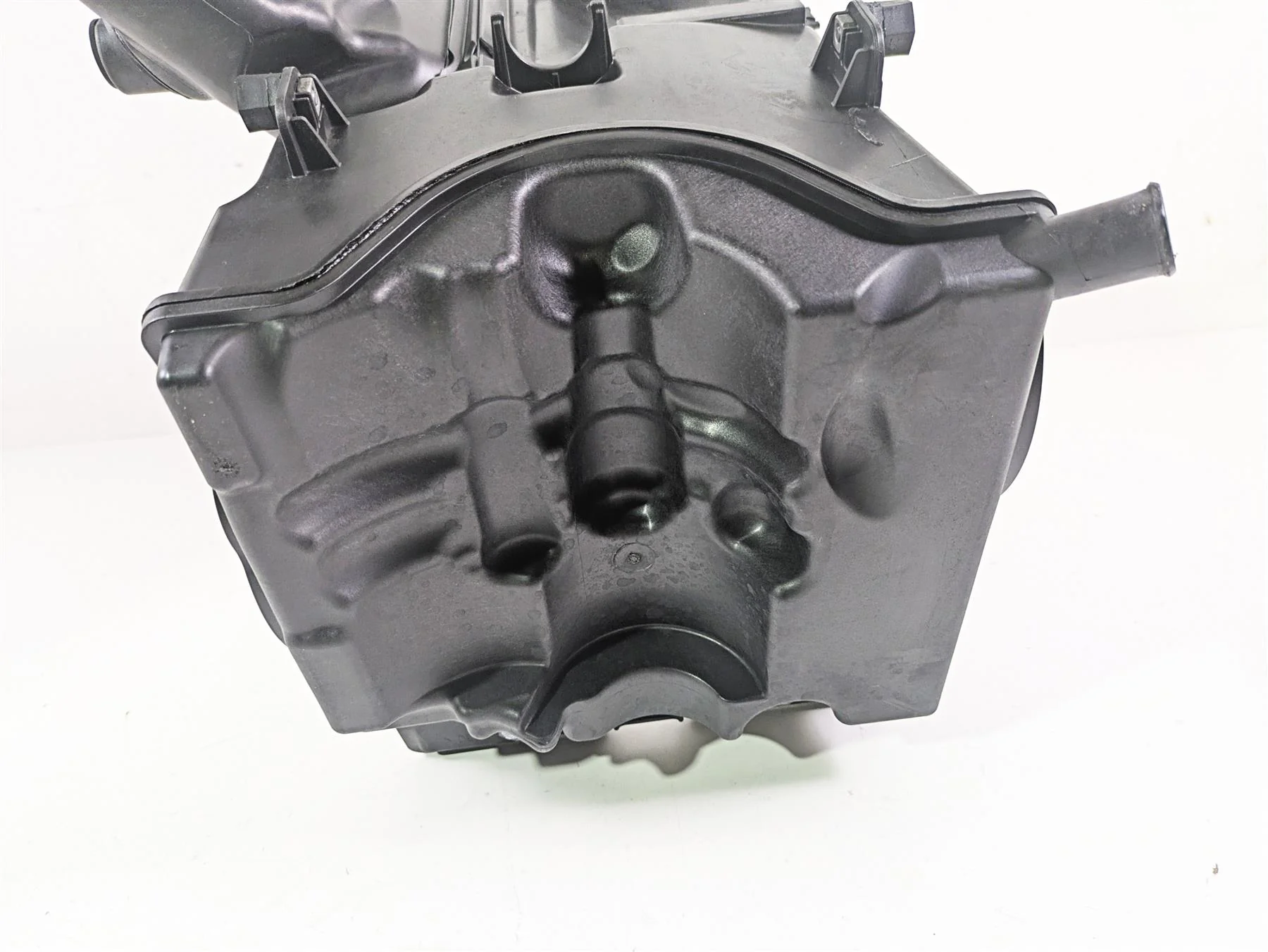 2010 BMW R1200GS K25 Air Box + Tubes & Front Air Ram 13717720354 - Image 9