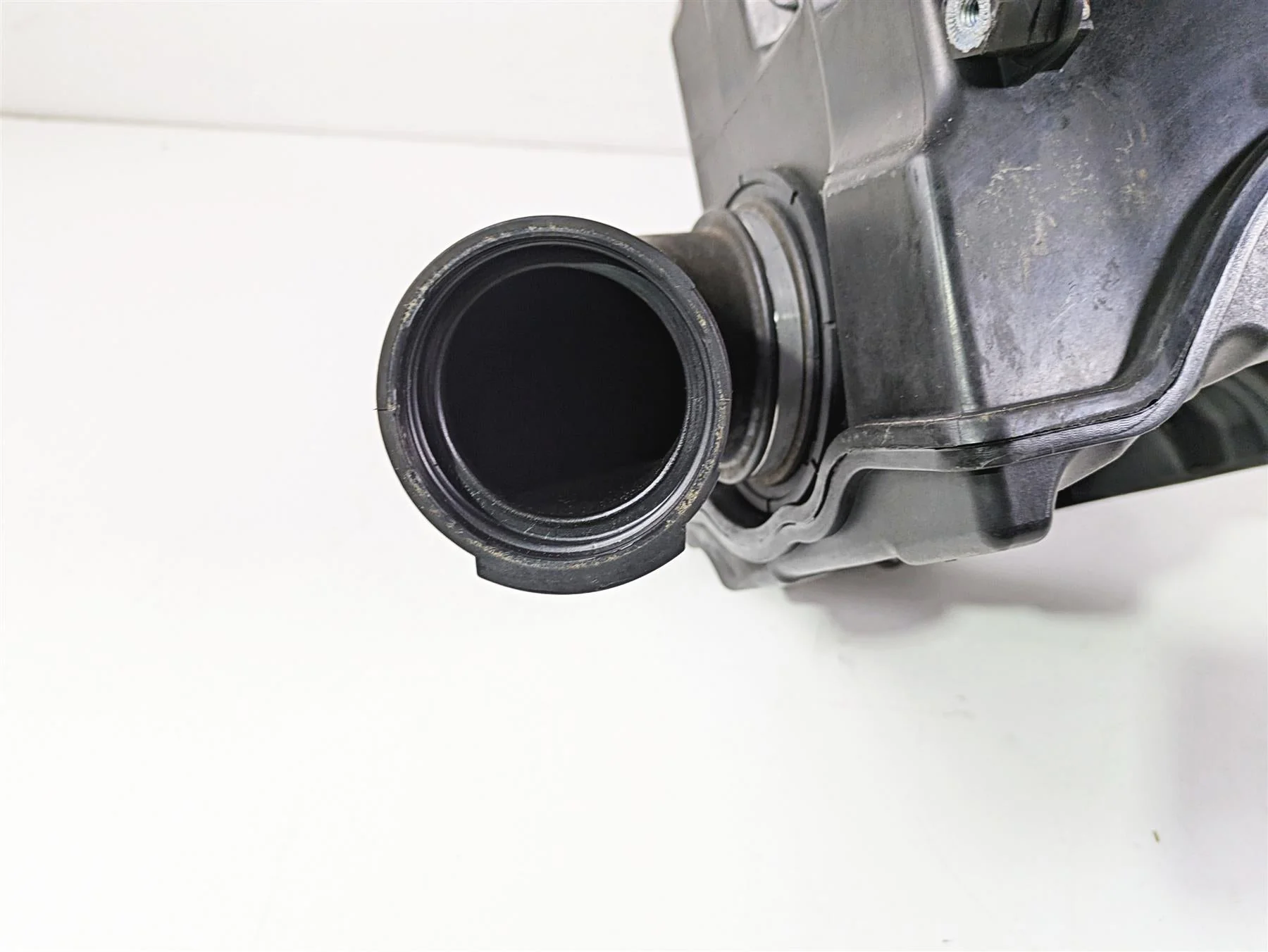 2010 BMW R1200RT K26 Air Box Breather Filter & Tubes  13717720045 - Image 11