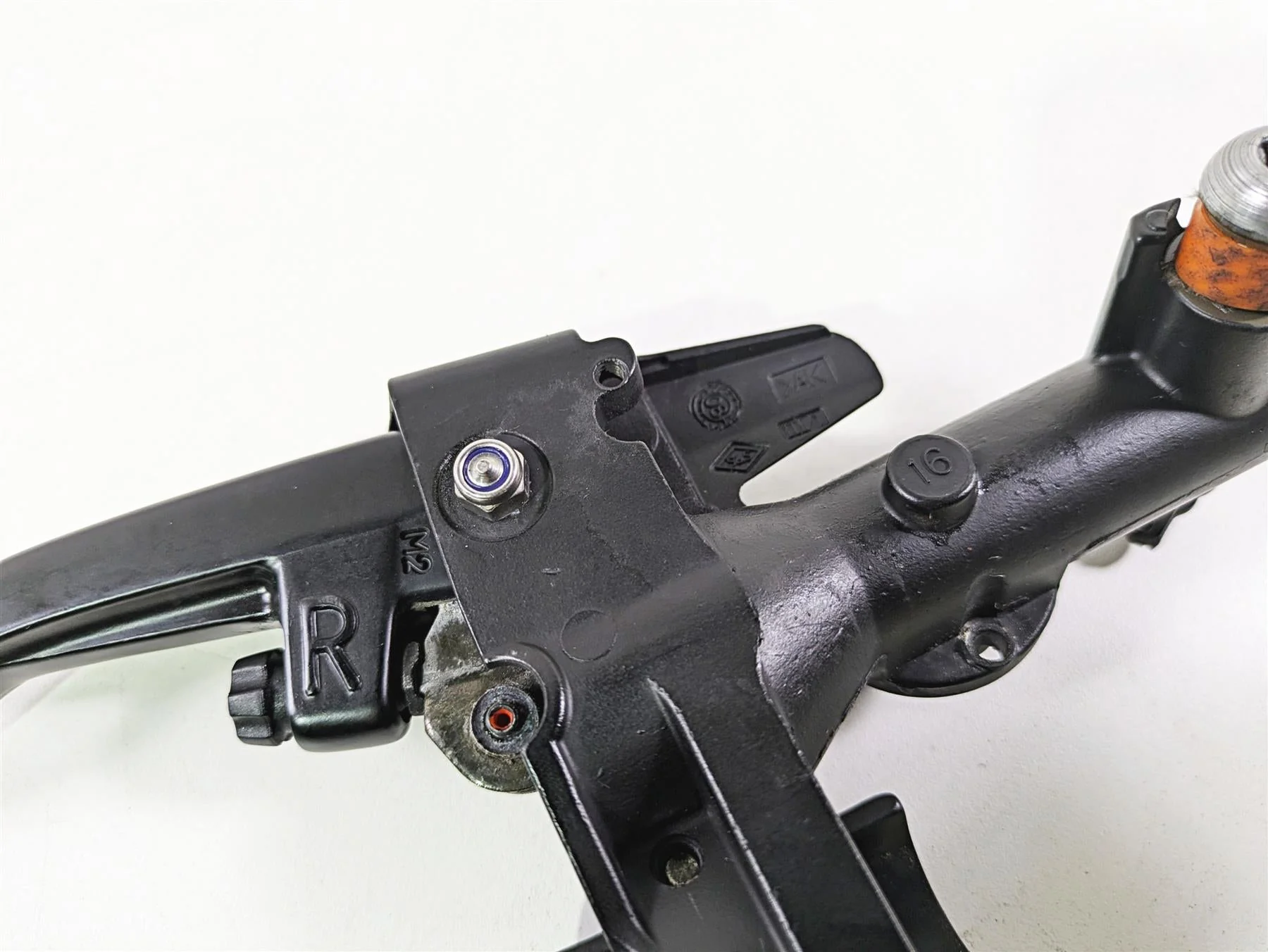 2010 BMW R1200RT K26 Front Brake Master Cylinder + Lever 32727727306 - Image 10